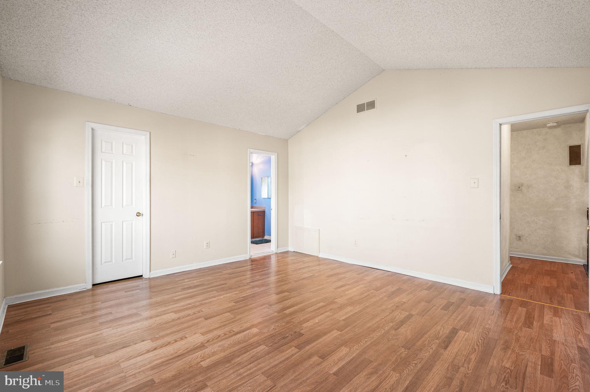 VILLAGE GREENE - Residential