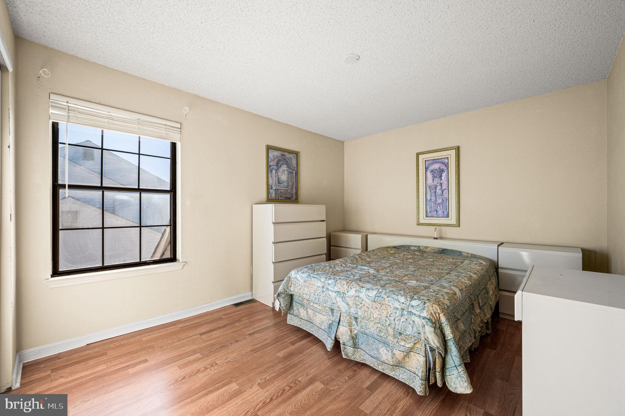 VILLAGE GREENE - Residential