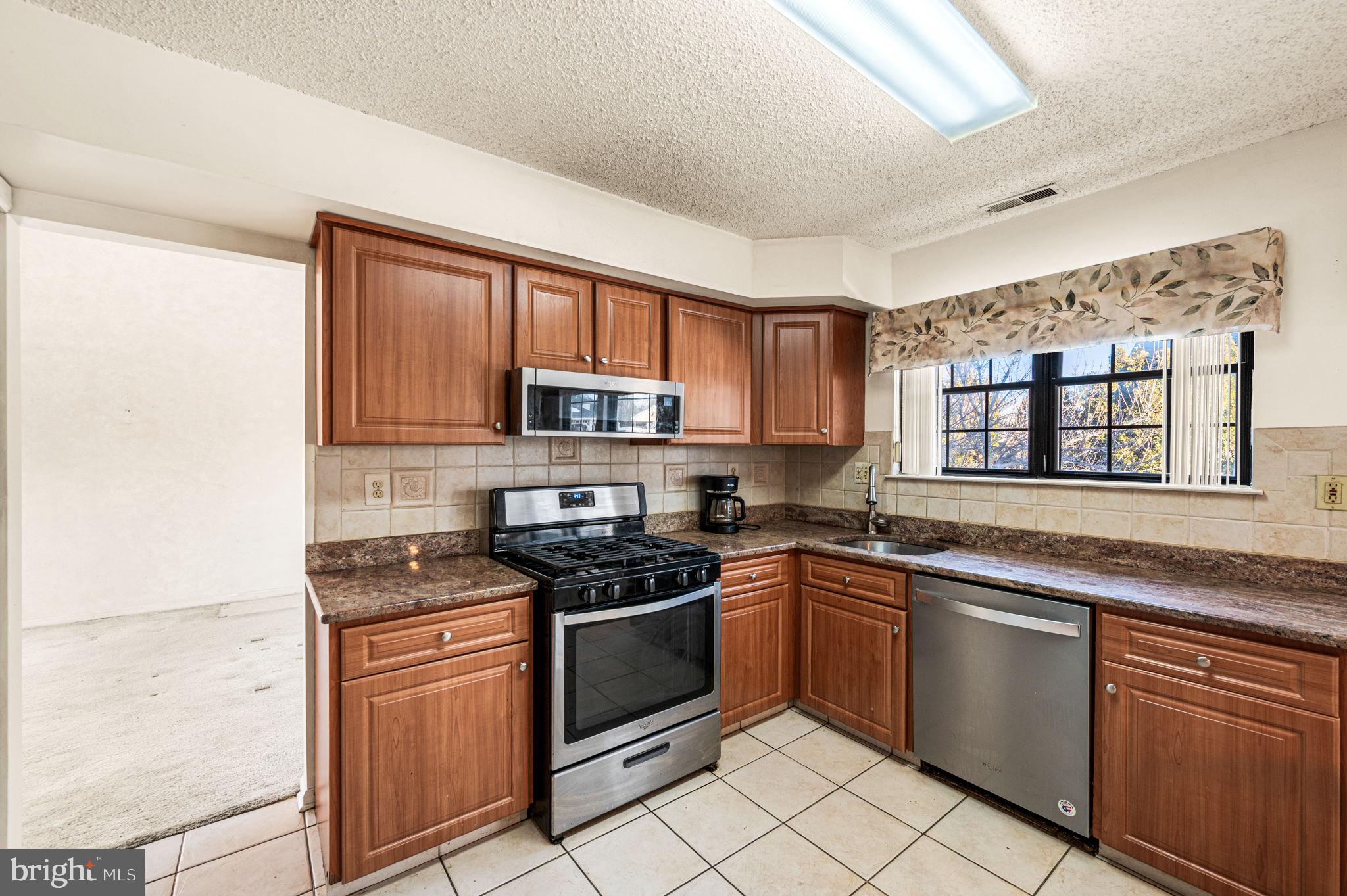 VILLAGE GREENE - Residential