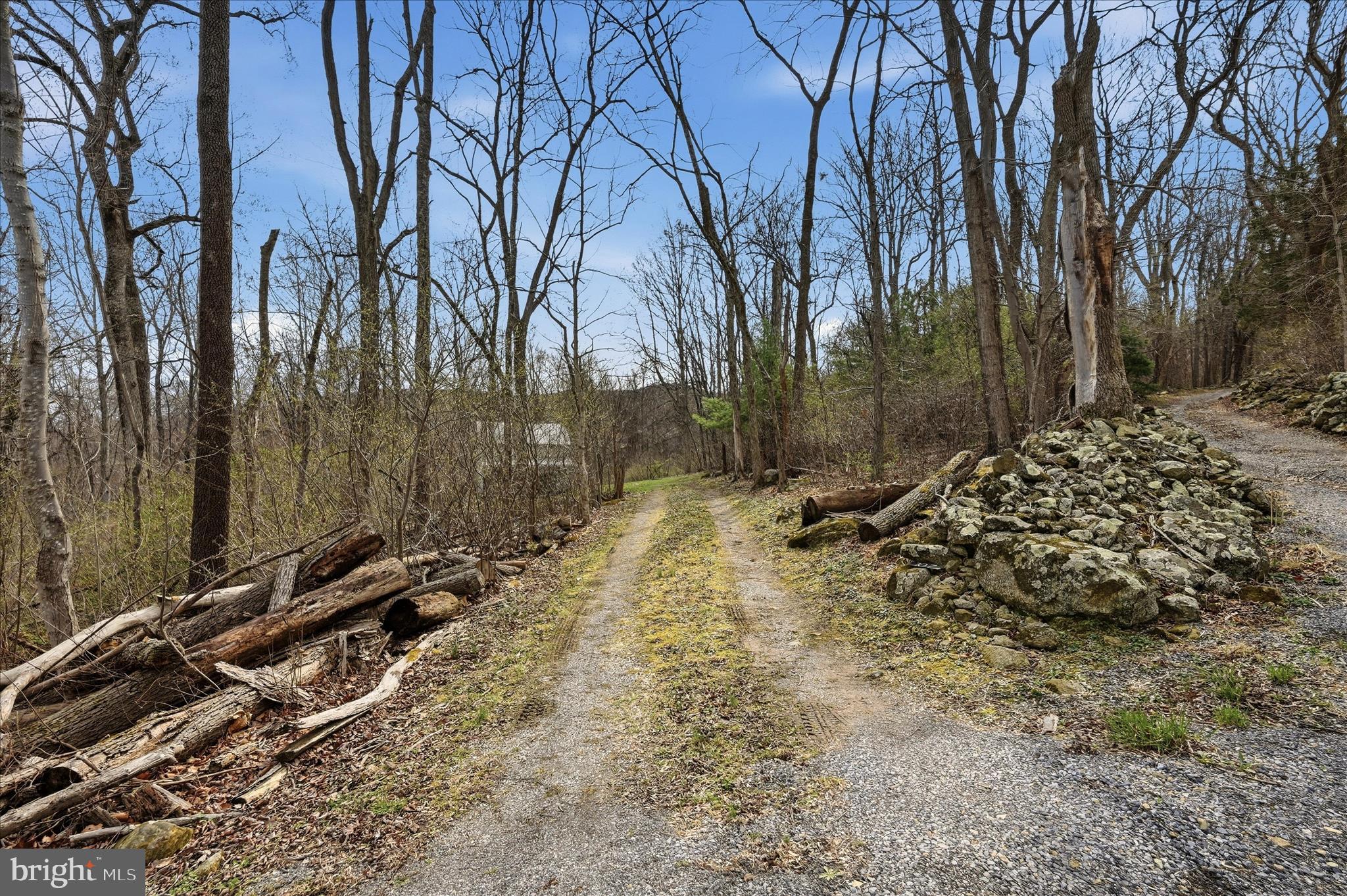 107 TOP OF LOOP LANE