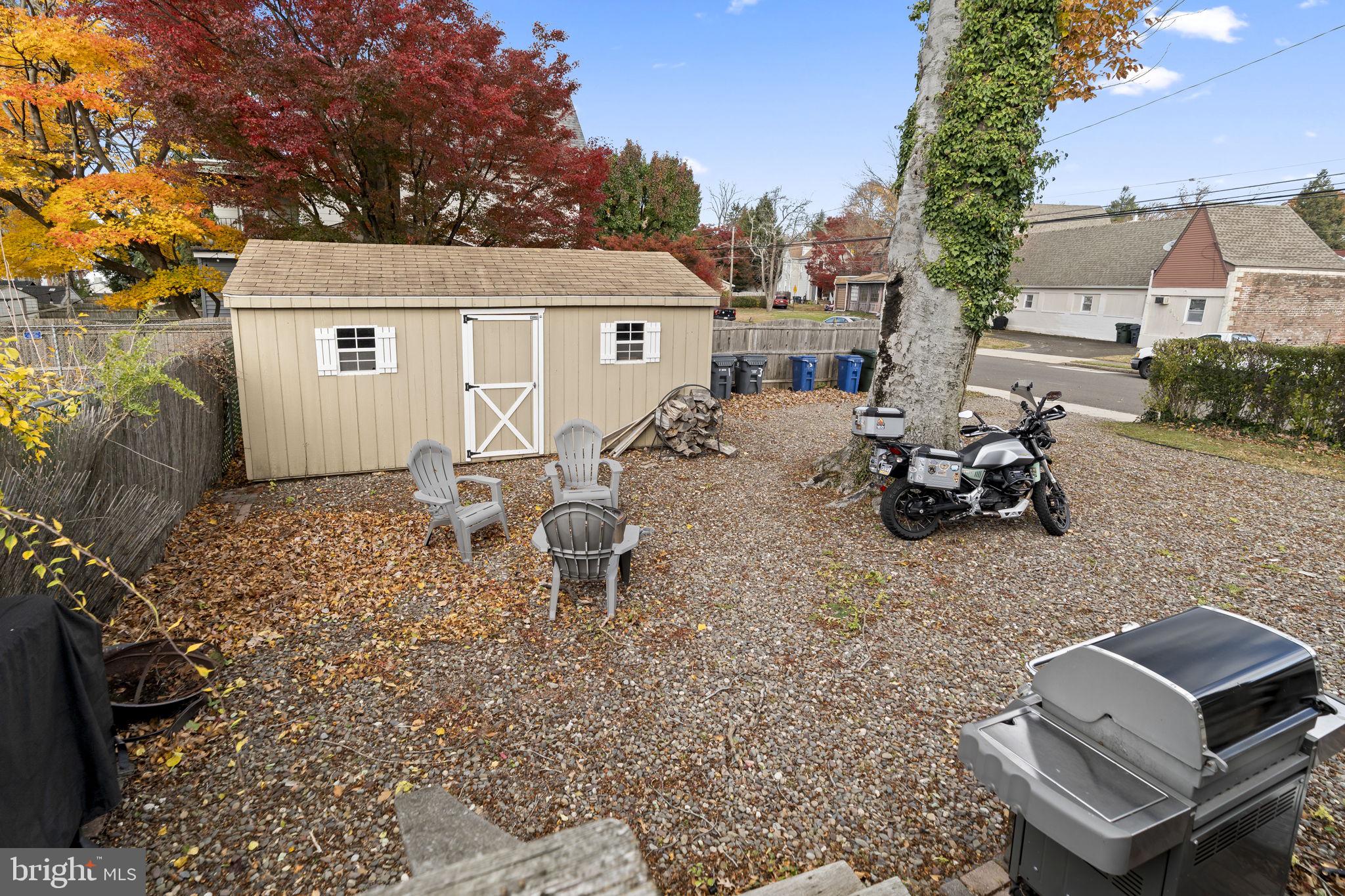 114 CADWALADER AVENUE