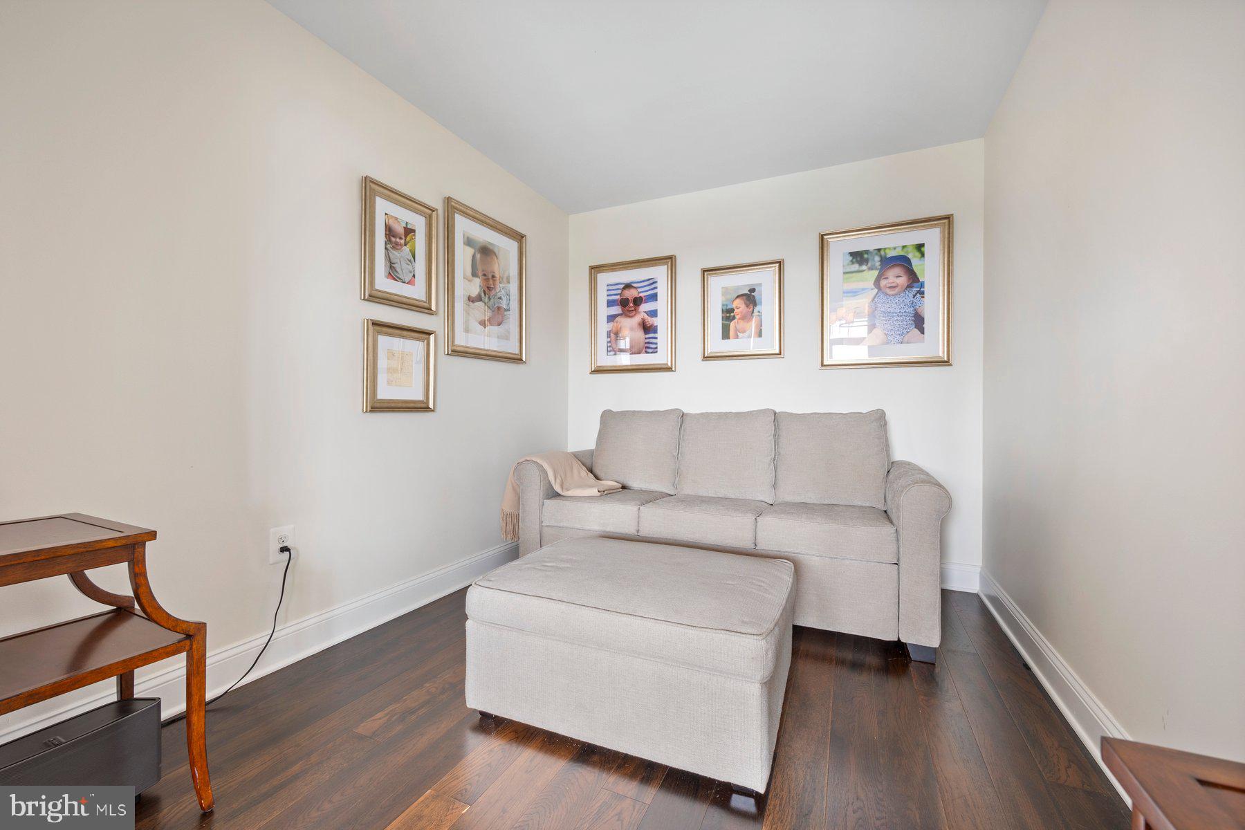 HAMPDEN ROW - Residential