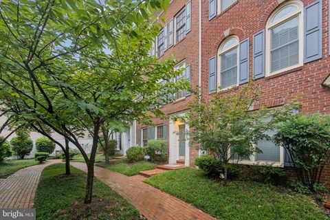 Photo of 5328 43rd Street NW, WASHINGTON, DC 20015 (MLS # DCDC2224456)