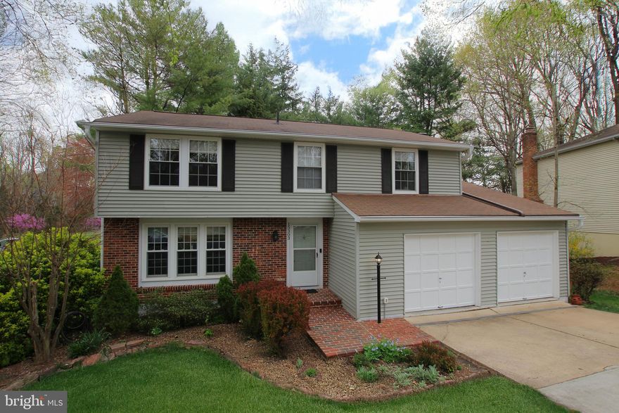 Imagine relaxing on your peaceful deck enjoying your tree-lined view in one of the BEST NEIGHBORHOODS in Northern VA - ah, MONTCLAIR! One of the finest communities in all of Northern VA. This gem has been lovingly maintained with MAJOR UPGRADES like HARDWOOD FLOORS on both levels, NEWER HVAC SYSTEM, dishwasher and hot water heater - recessed lighting, STAINLESS STEEL appliances, HIGH-END GUTTER SYSTEM and replacement siding. You'll enjoy a spacious master suite with views of the TREE-LINED BACKYARD, walk-in closet and remodeled en-suite bath. And, if that's not enough, the roof is just 12 years young and interior doors, outlets, switches and brightwork have been replaced. You really HAVE TO SEE this BEAUTIFUL HOME! And all of this in one of the finest communities in Northern VA - LAKESIDE FUN, fishing, golf, tennis, walking paths and close to shopping and restaurants - Chik-fil-A - Target - Lidl - Starbucks - Panera - PRTC bus route to Pentagon and so much more. Easy walk to Henderson Elem, too. Great Montclair homes like this don't last long, so MOVE FAST to make this one yours!