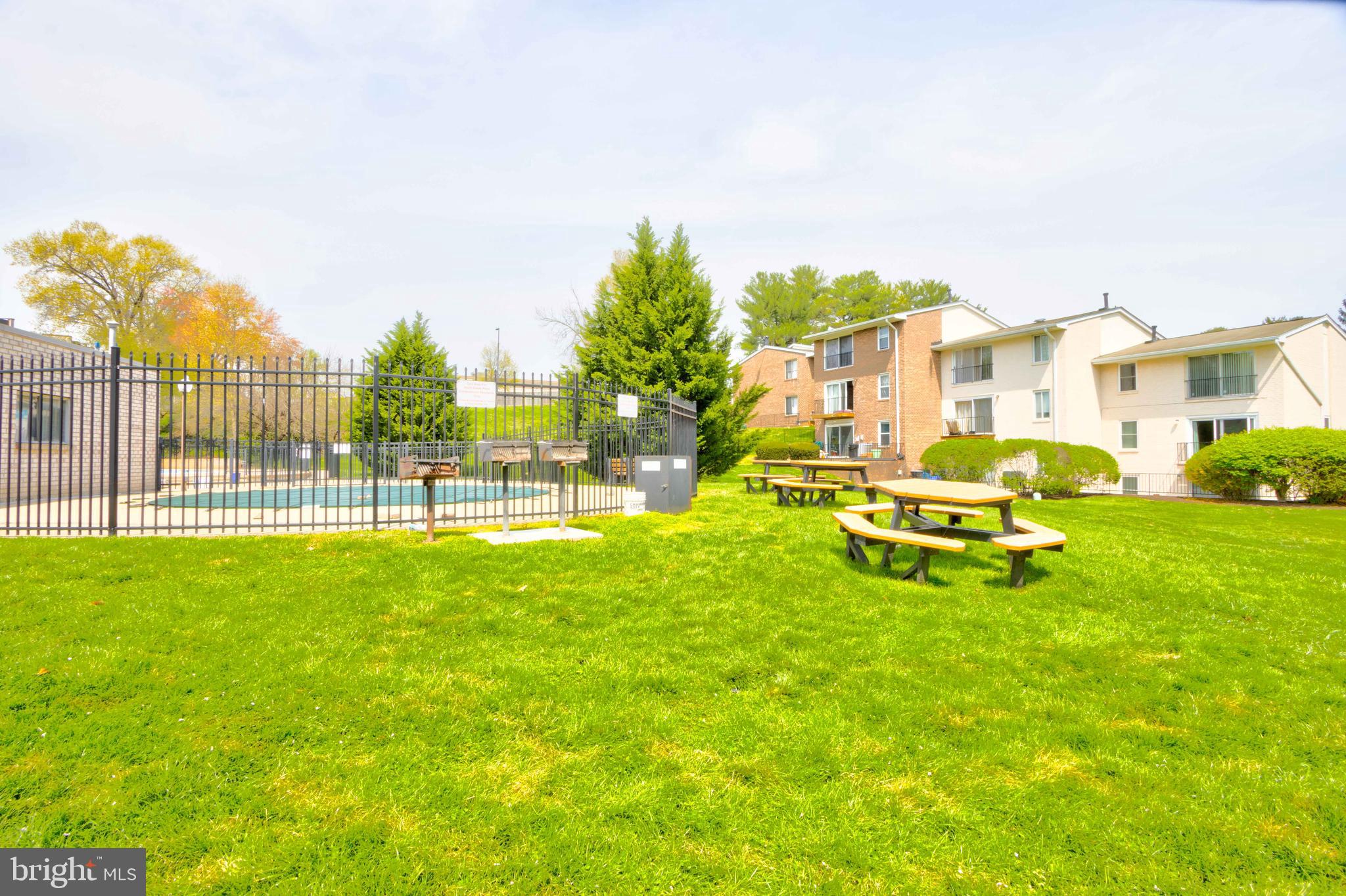 NORTH CREEK VILLAS - Residential