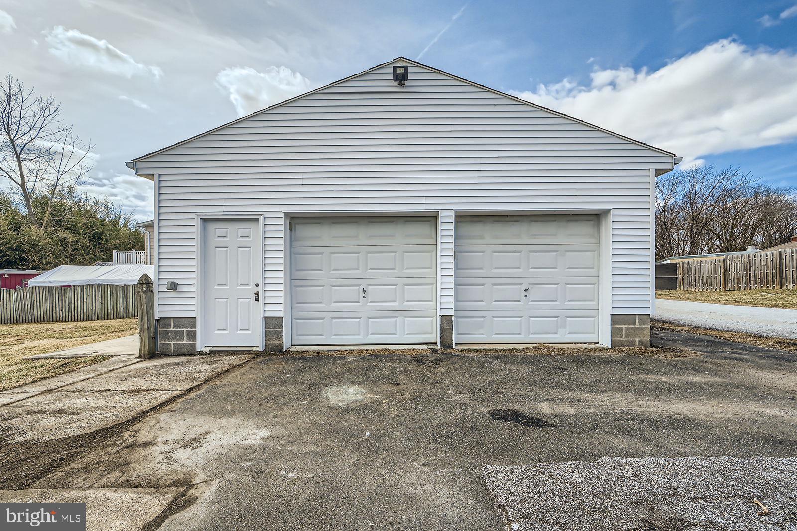 MIDDLE RIVER - Residential