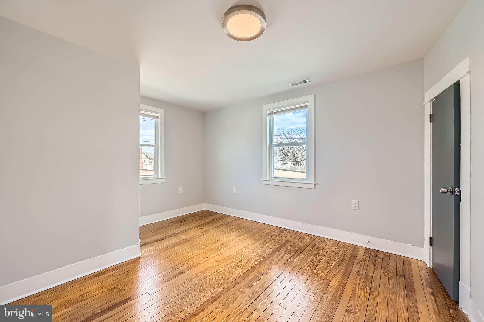 MIDDLE RIVER - Residential