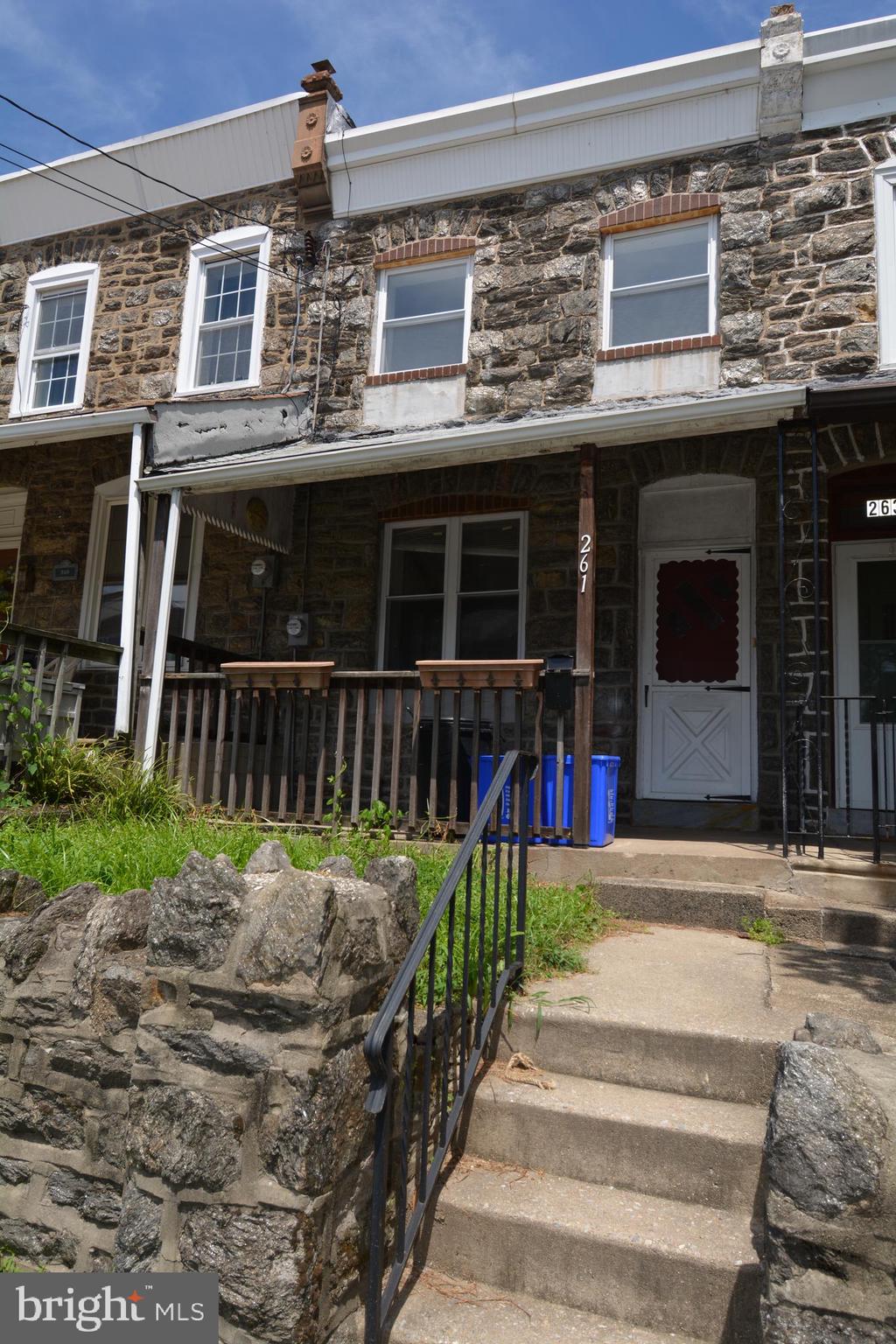 261 LAURISTON STREET