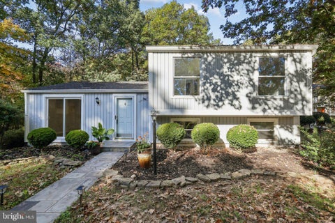 Photo of 2288 Cocquina Drive, RESTON, VA 20191 (MLS # VAFX2347464)