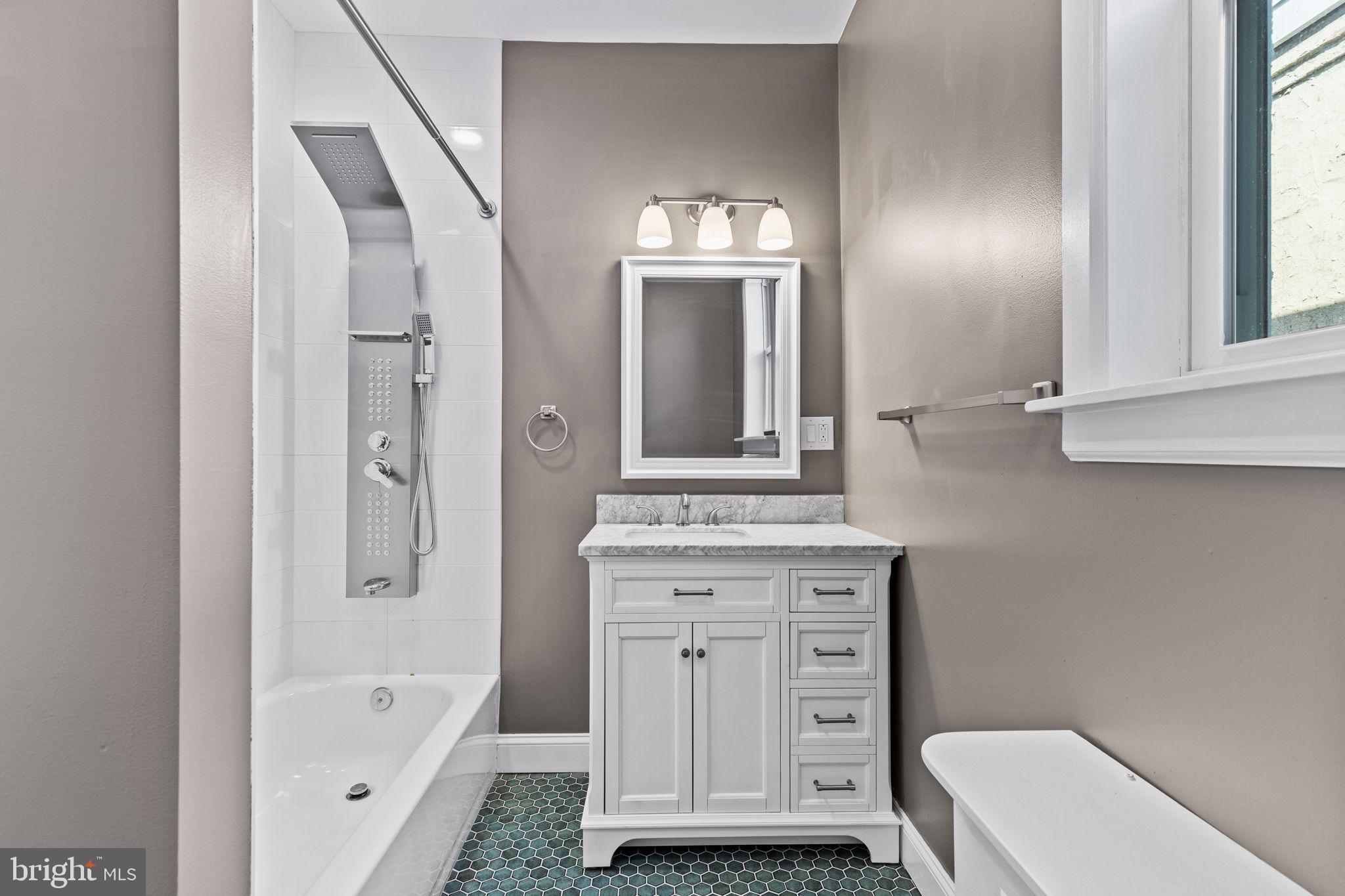 GIRARD ESTATES - Residential