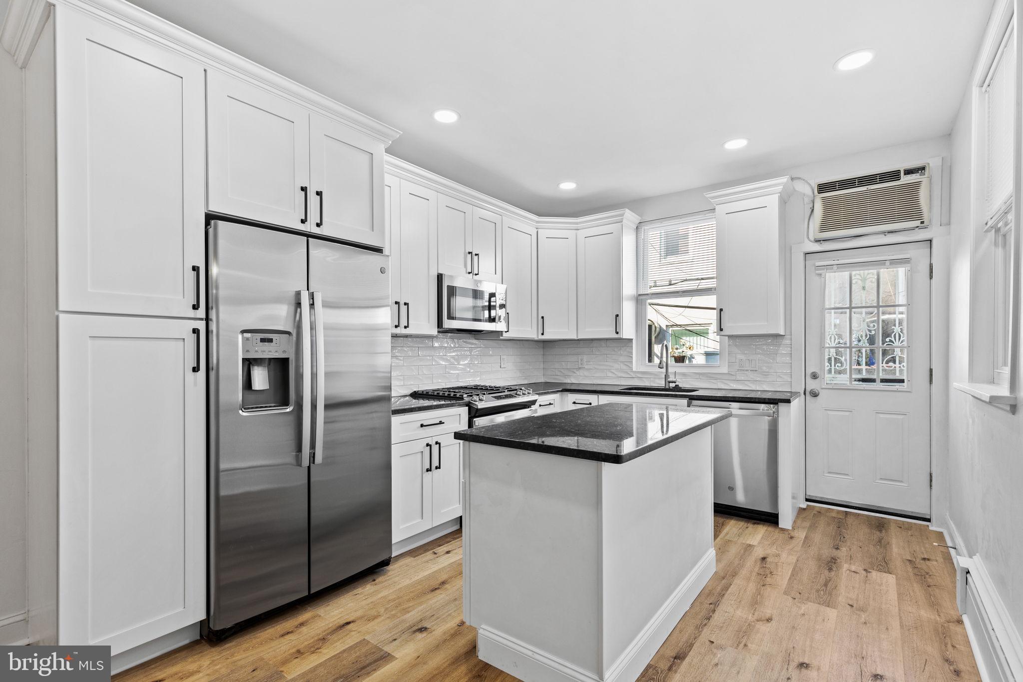 GIRARD ESTATES - Residential