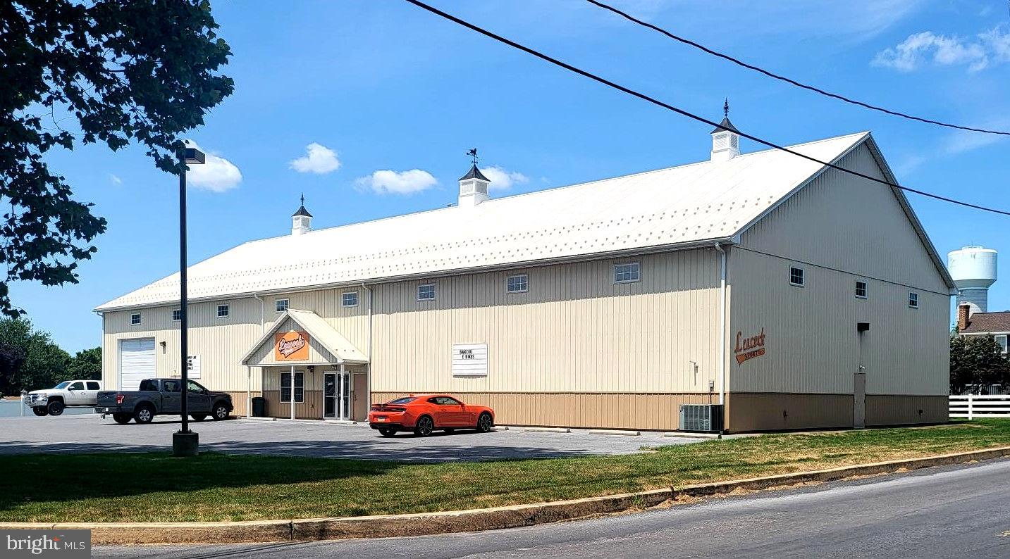 Location Location, looking for an outstanding commercial/retail property in a prime location then this one is for you. With over 12,000 SF of floor space, 3 bathrooms, offices, small lunchroom, warehouse area with 14x14 overhead door, wood mezzanine that could be removed if you need more high bay warehouse space. Lower retail space with 2nd floor above it, elevator, and wide access stairs to 2nd floor. 400 Amp 3 Phase Electric service, and large paved parking lot with concrete area for horse ties.
This property is ideal for businesses seeking a central location with ample space and versatile features. Don't miss this opportunity to establish or grow your business in the heart of it all!