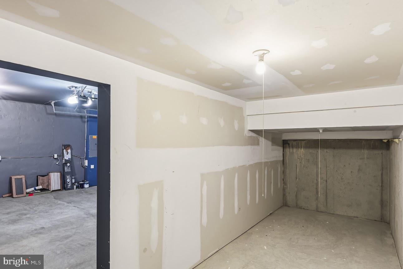 EAGLES POINTE - Residential