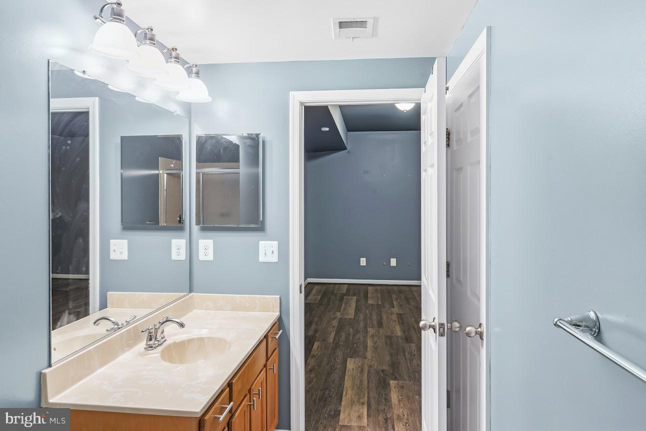 EAGLES POINTE - Residential