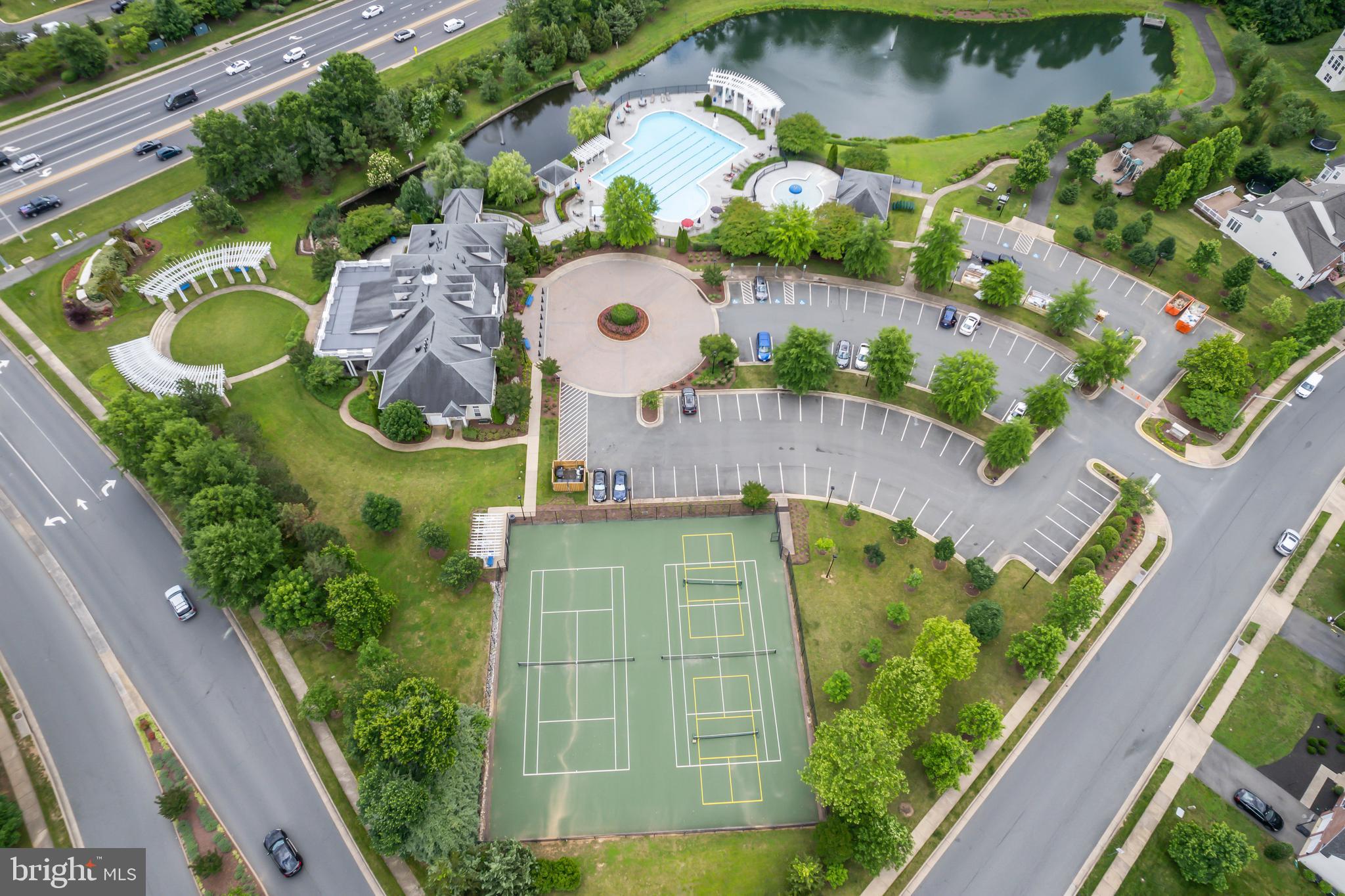 EAGLES POINTE - Residential