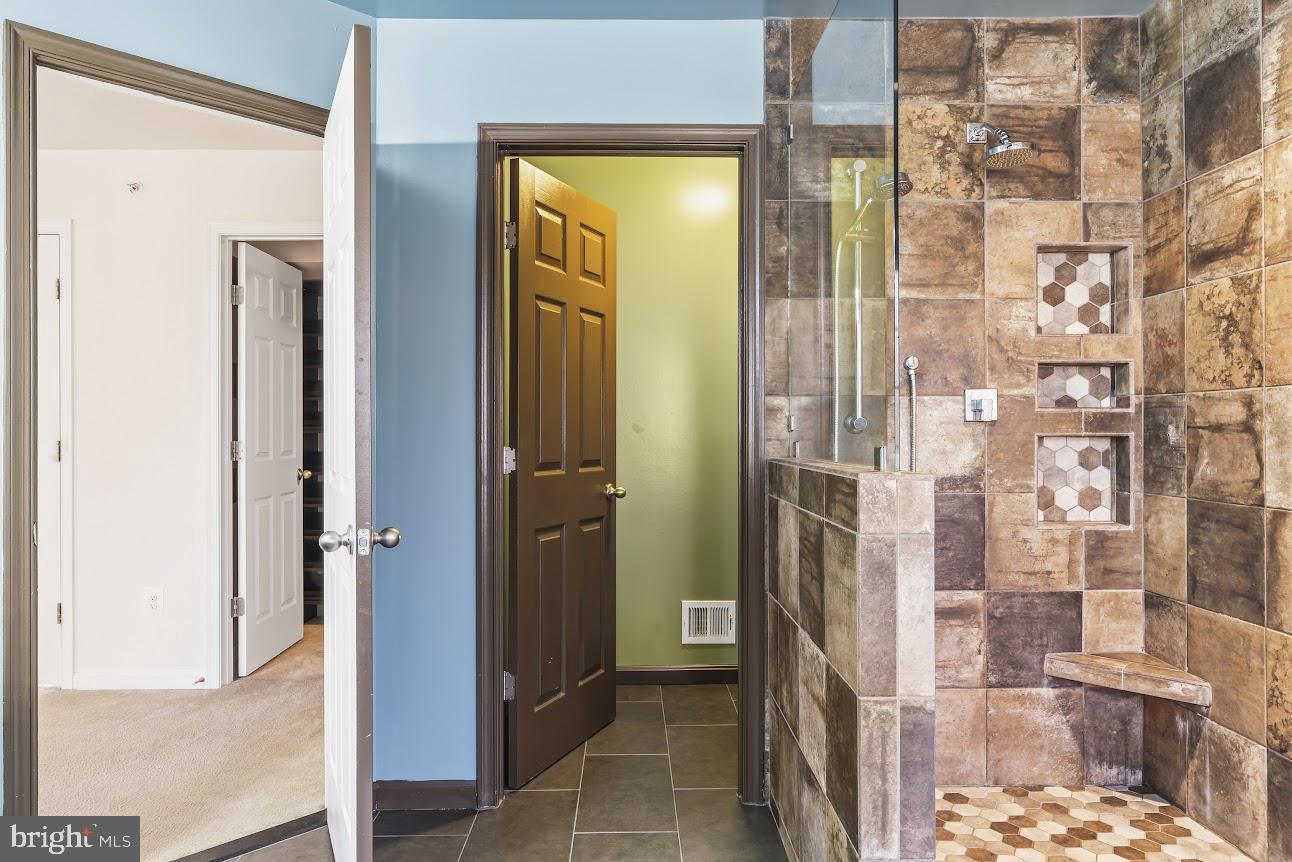 EAGLES POINTE - Residential