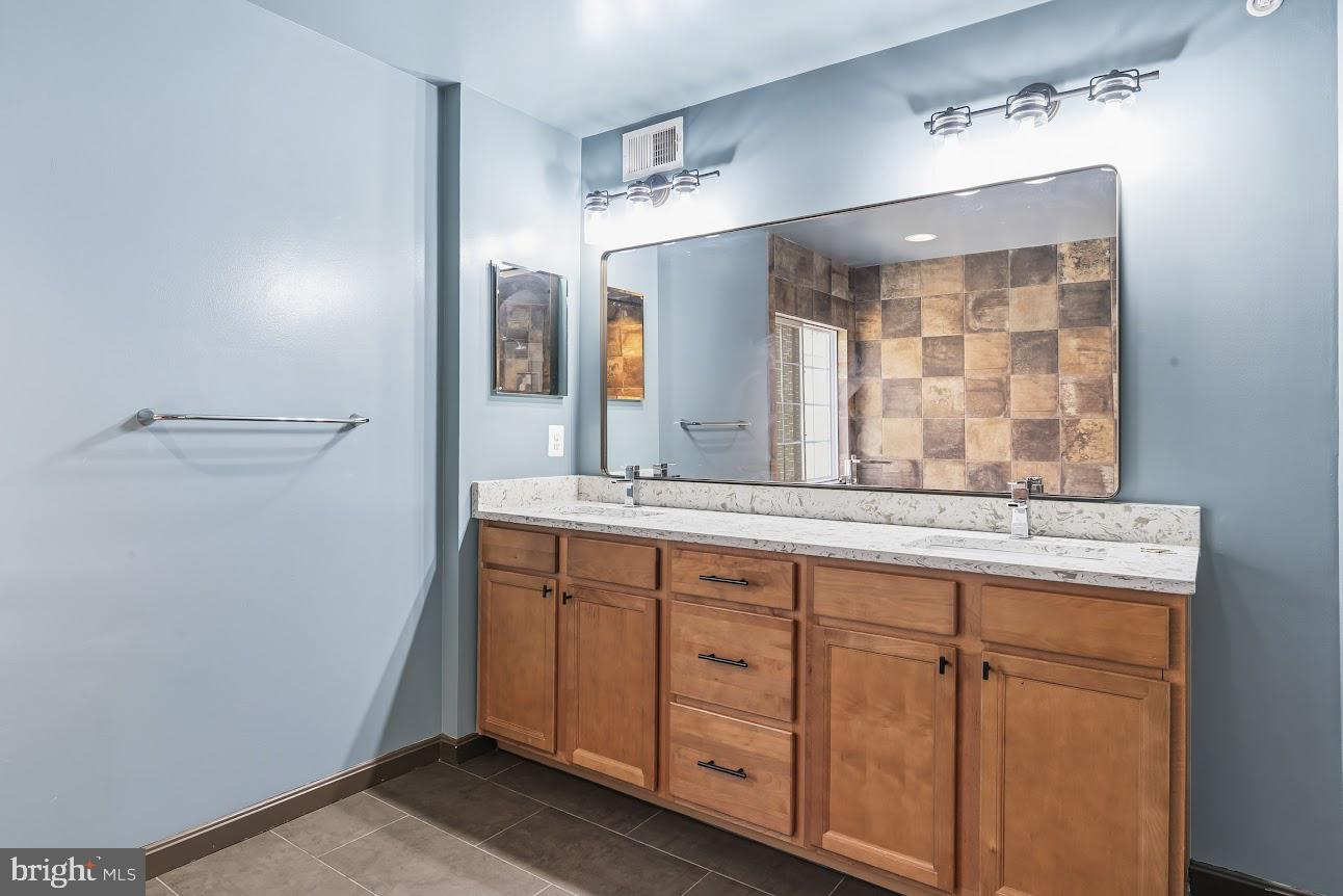 EAGLES POINTE - Residential