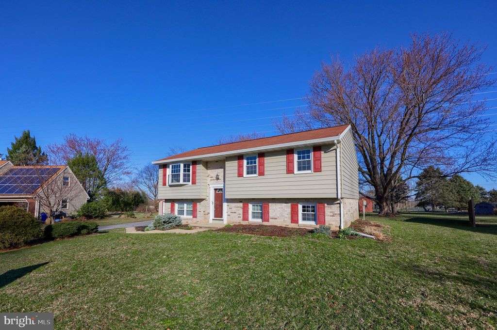 Photo of 709 Pleasant Drive, NEW HOLLAND, PA 17557 (MLS # PALA2066420)