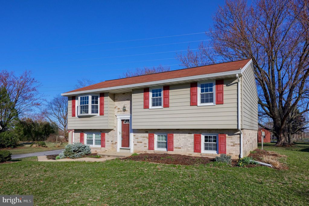 Photo of 709 Pleasant Drive, NEW HOLLAND, PA 17557 (MLS # PALA2066420)