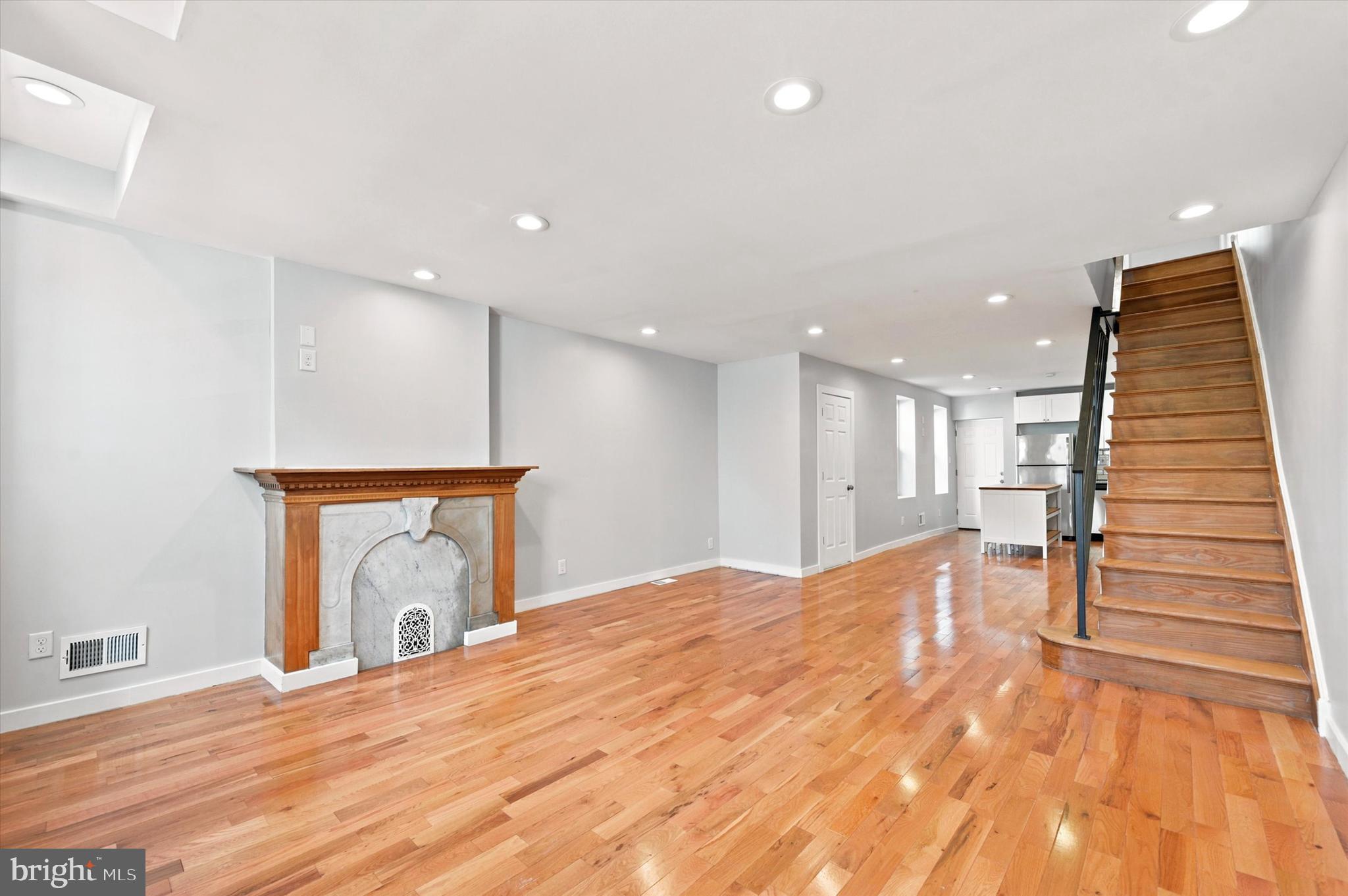 1006 W DAKOTA STREET