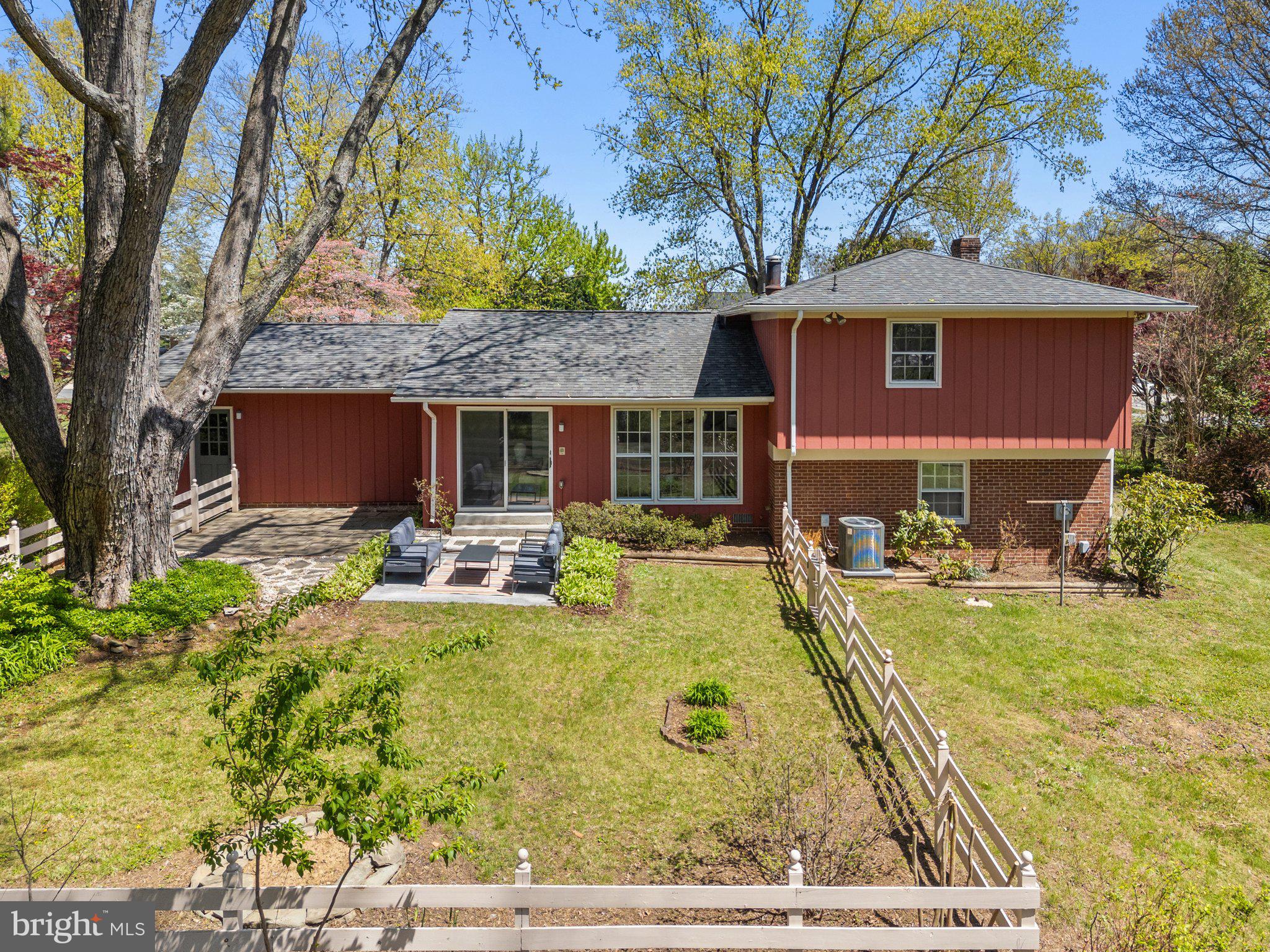 COUNTRY CLUB HILLS - Residential