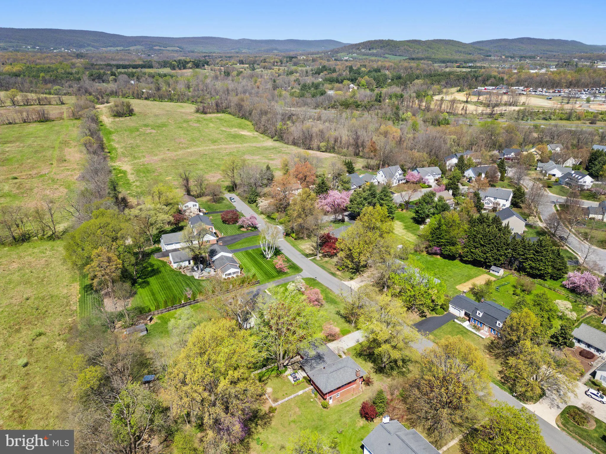 Purcellville, Virginia 20132, United States, 5 Bedrooms Bedrooms, ,3 BathroomsBathrooms,Residential,Contingent,112793