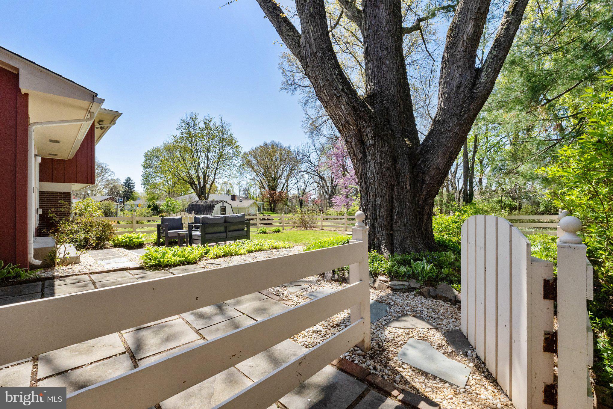 COUNTRY CLUB HILLS - Residential