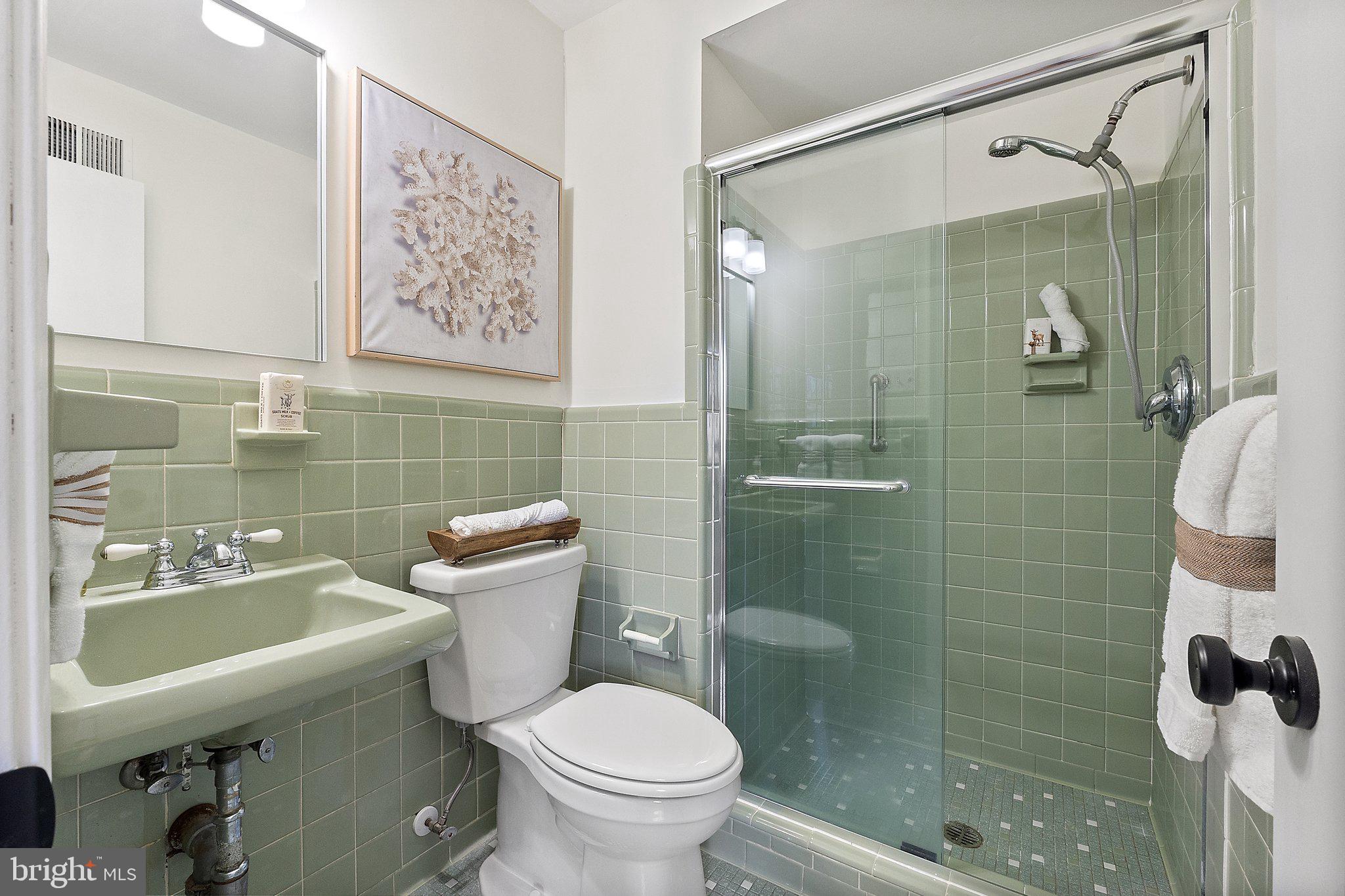 COUNTRY CLUB HILLS - Residential