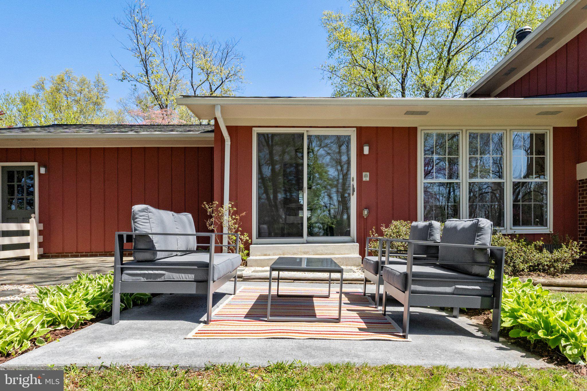 COUNTRY CLUB HILLS - Residential