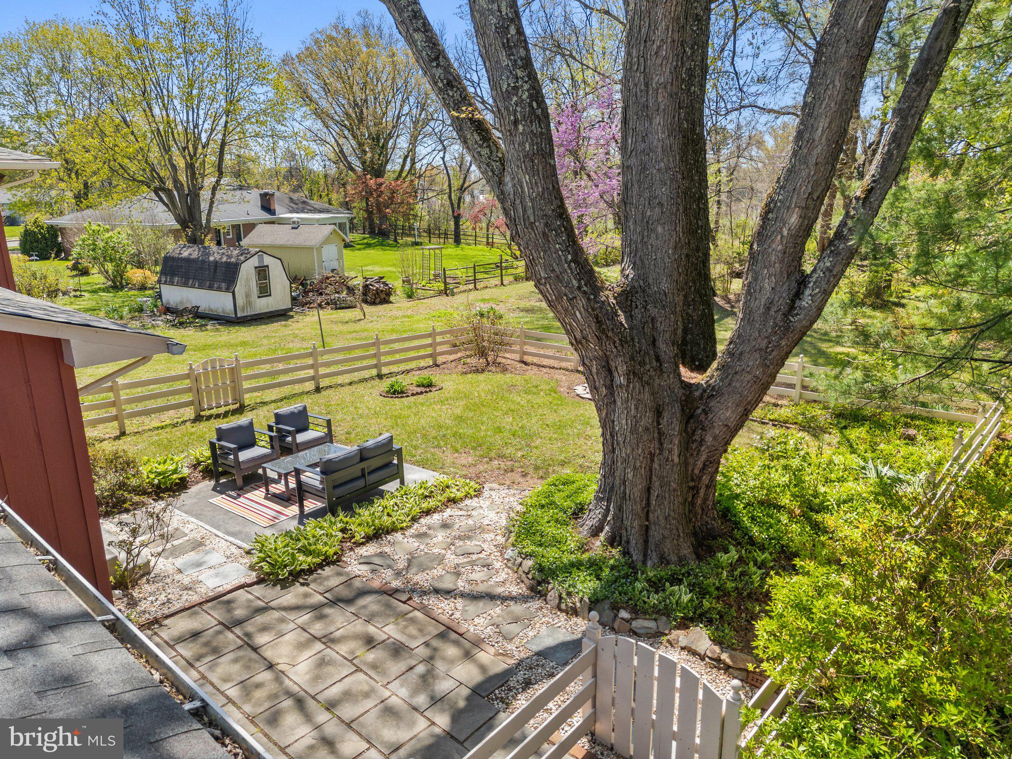 COUNTRY CLUB HILLS - Residential