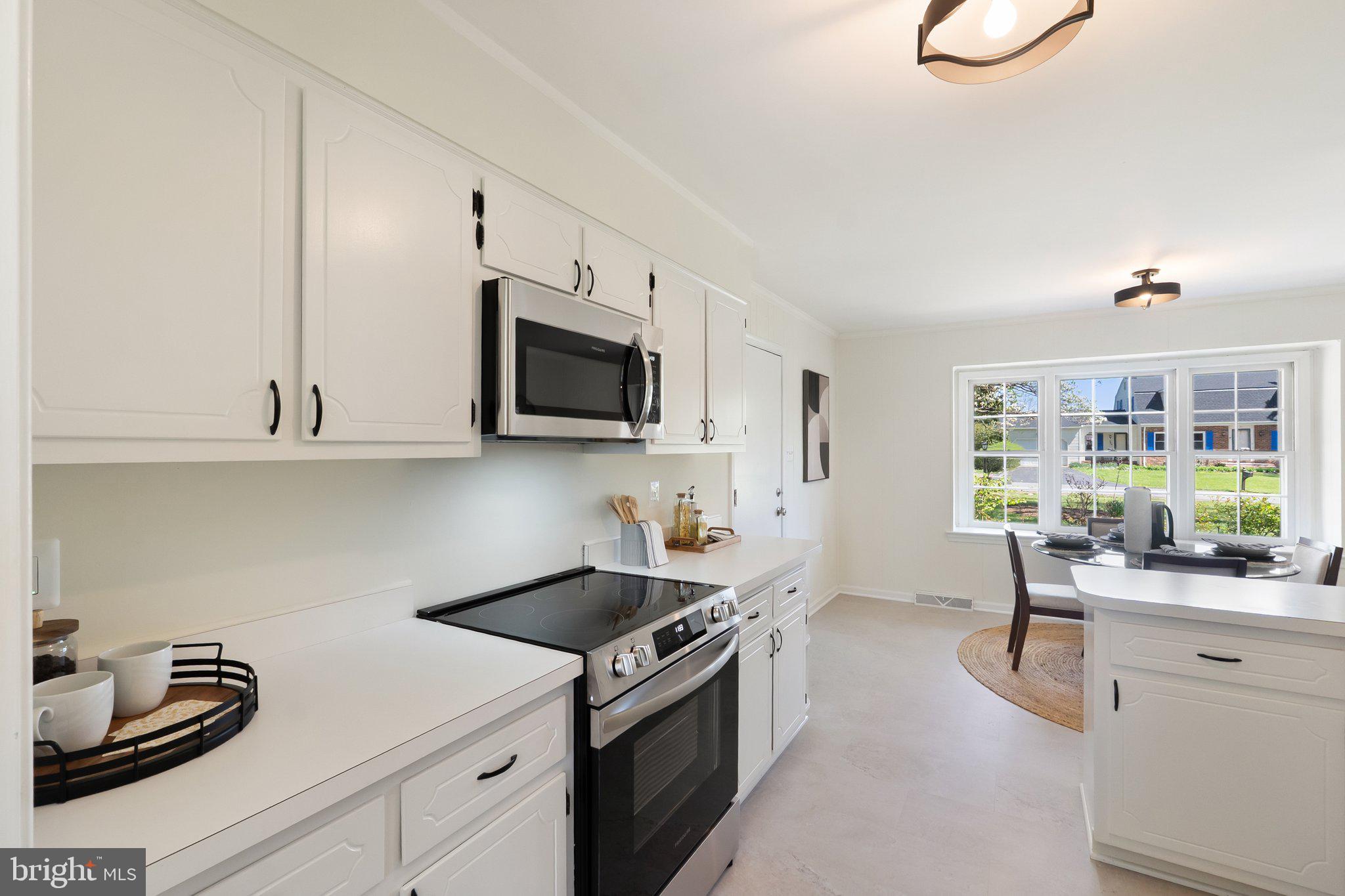 COUNTRY CLUB HILLS - Residential