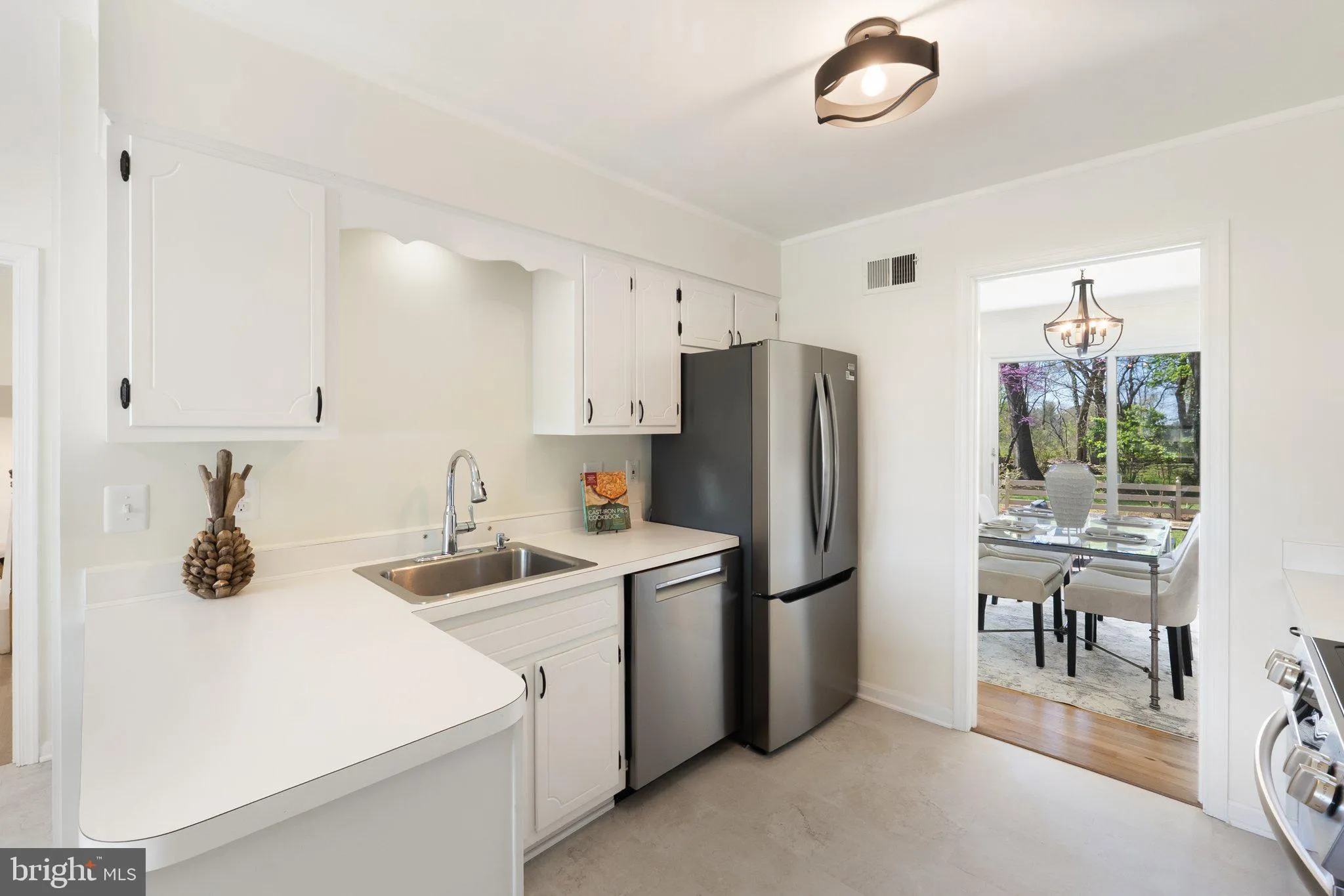 Purcellville, Virginia 20132, United States, 5 Bedrooms Bedrooms, ,3 BathroomsBathrooms,Residential,Contingent,112793