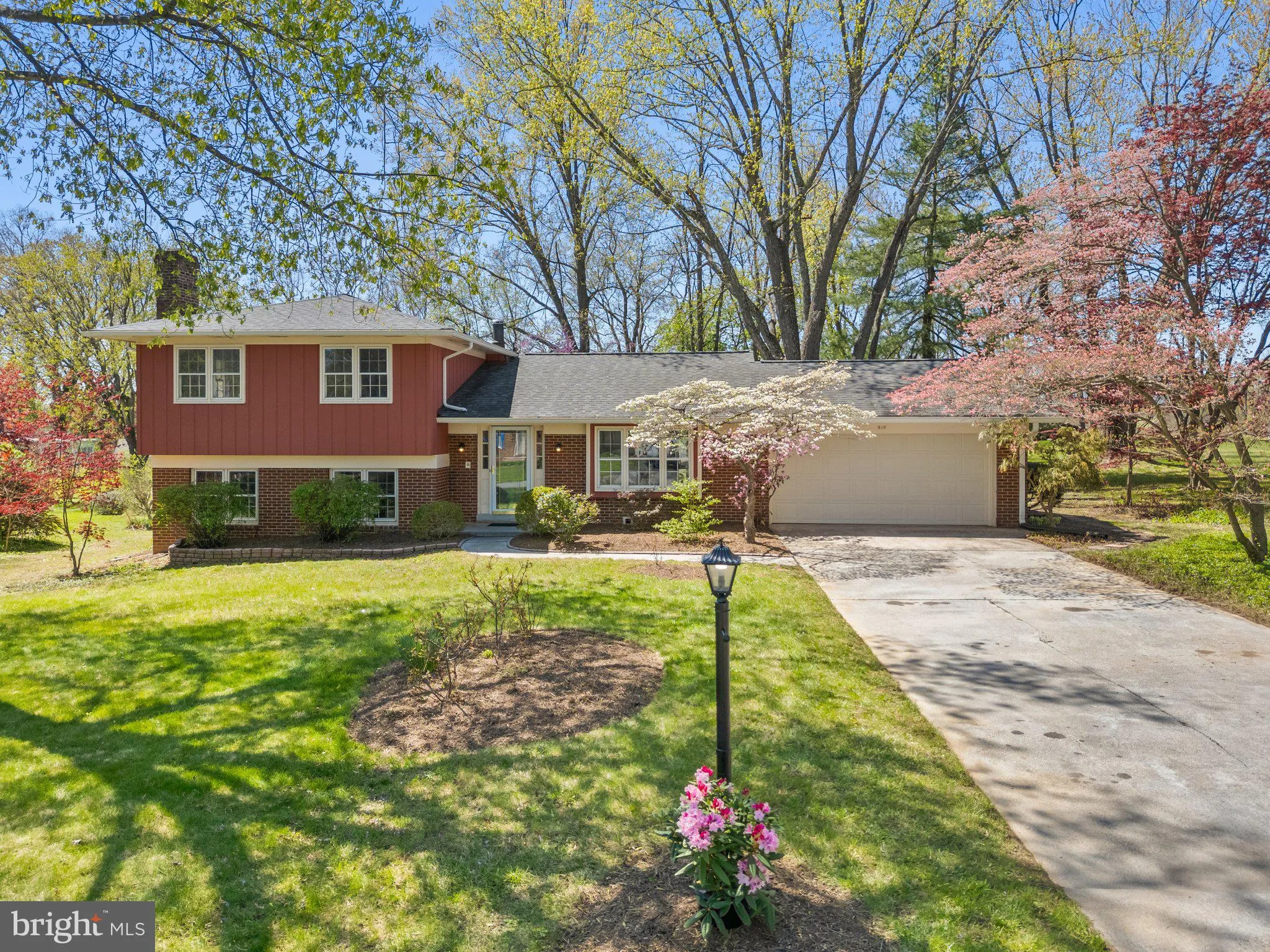 Purcellville, Virginia 20132, United States, 5 Bedrooms Bedrooms, ,3 BathroomsBathrooms,Residential,Contingent,112793