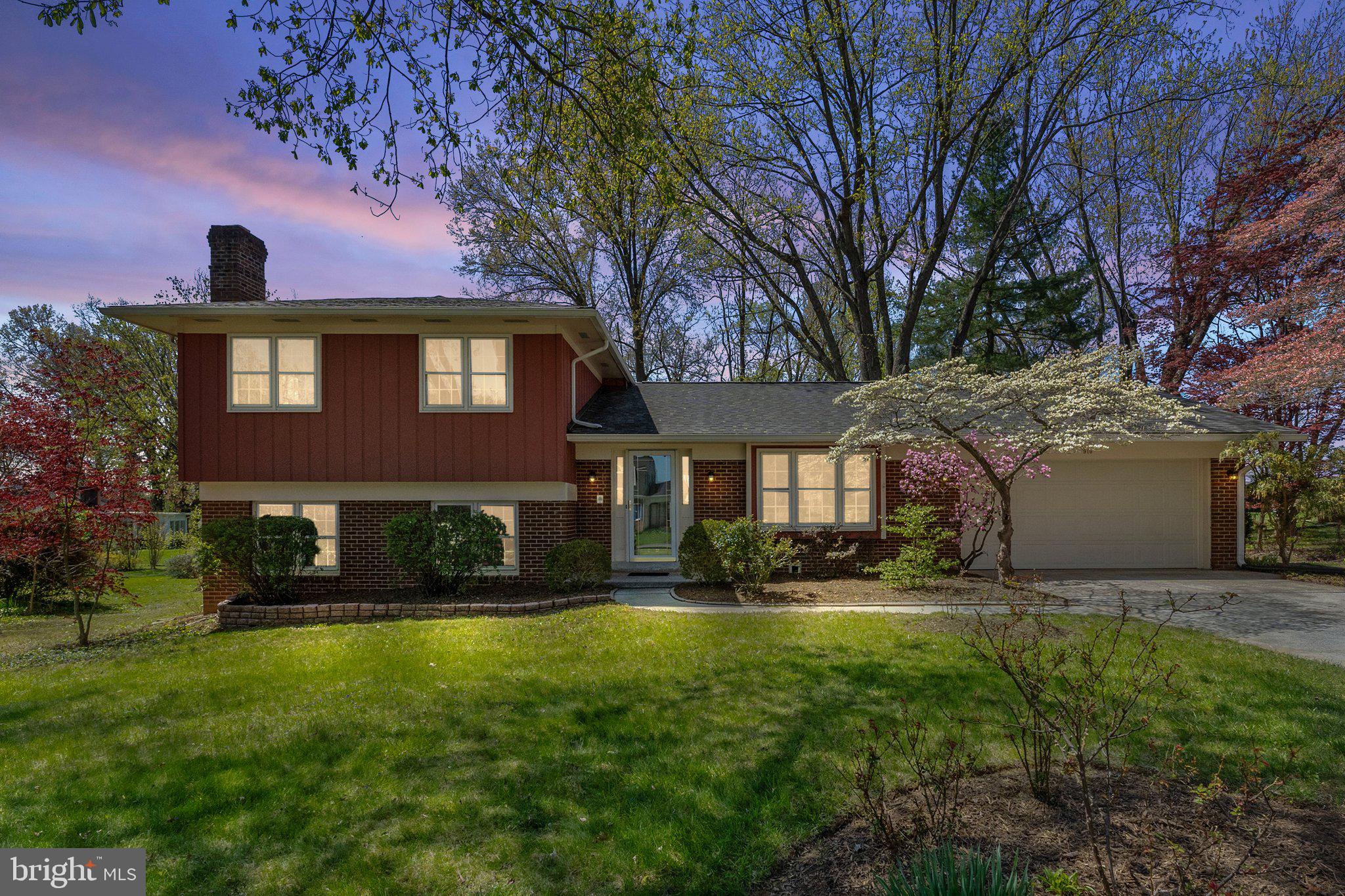 COUNTRY CLUB HILLS - Residential