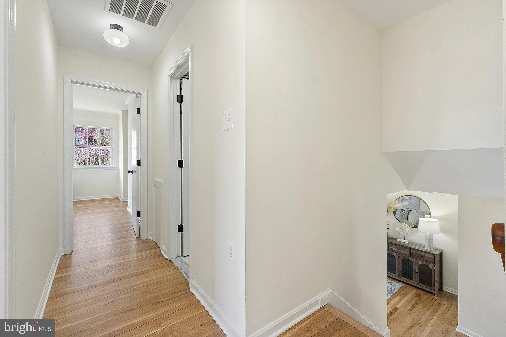 Purcellville, Virginia 20132, United States, 5 Bedrooms Bedrooms, ,3 BathroomsBathrooms,Residential,Contingent,112793