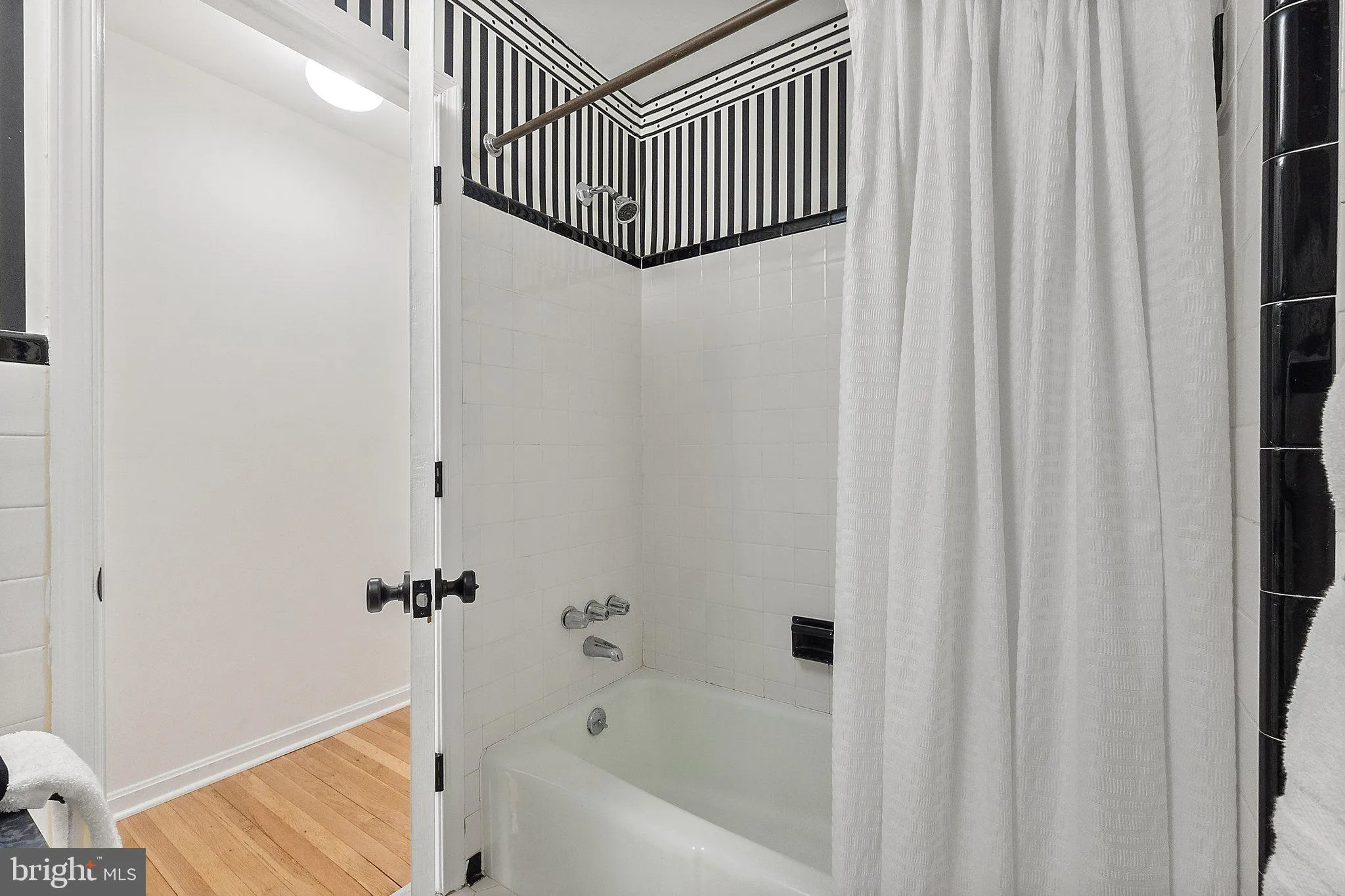 Purcellville, Virginia 20132, United States, 5 Bedrooms Bedrooms, ,3 BathroomsBathrooms,Residential,Contingent,112793