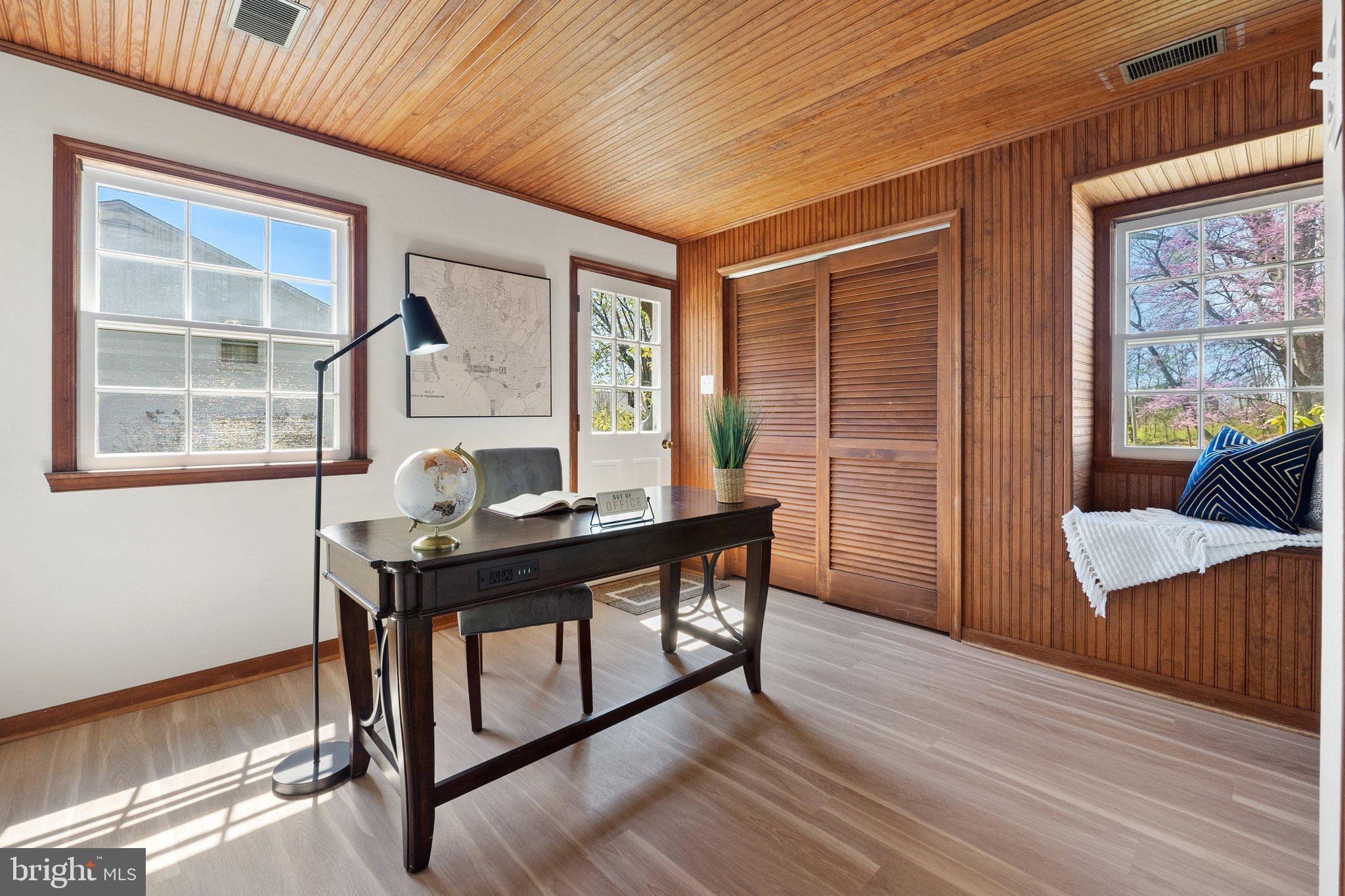 COUNTRY CLUB HILLS - Residential