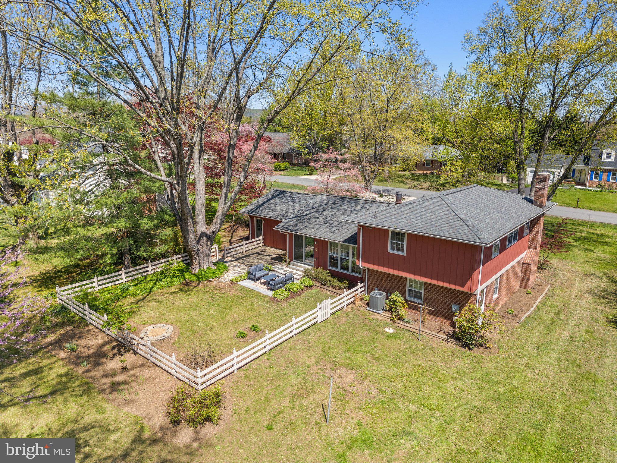 COUNTRY CLUB HILLS - Residential