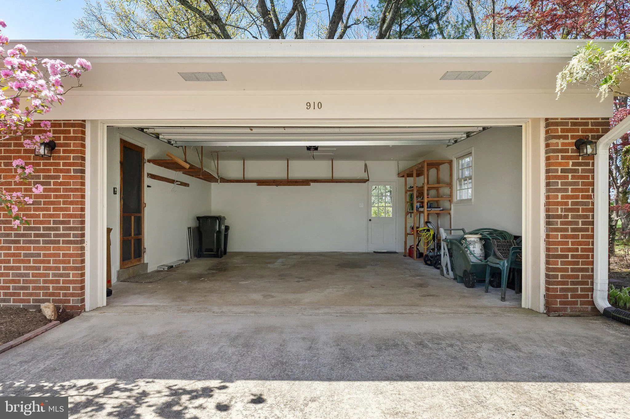 Purcellville, Virginia 20132, United States, 5 Bedrooms Bedrooms, ,3 BathroomsBathrooms,Residential,Contingent,112793