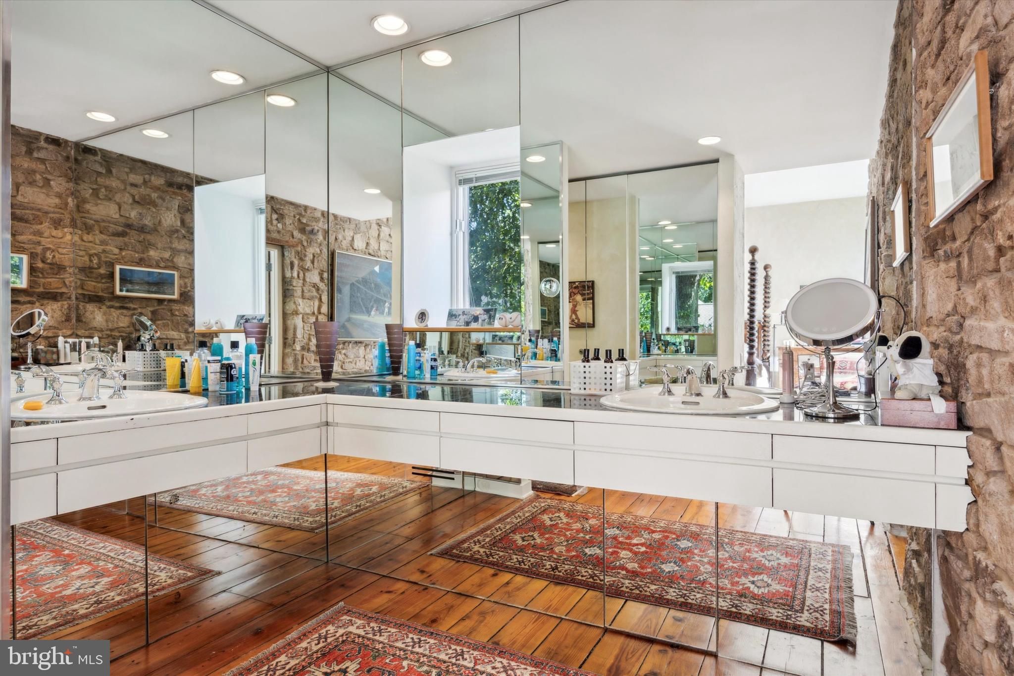 WALMERE MANOR - Residential