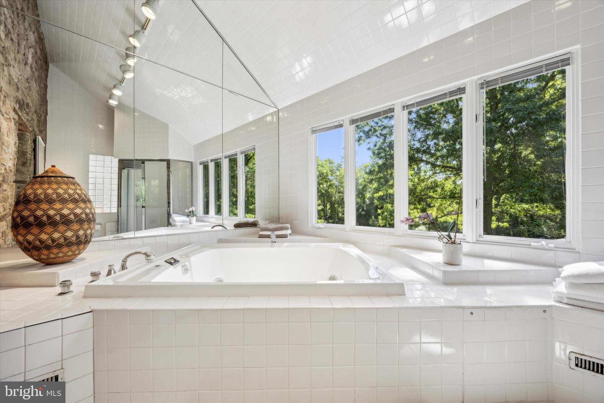 WALMERE MANOR - Residential