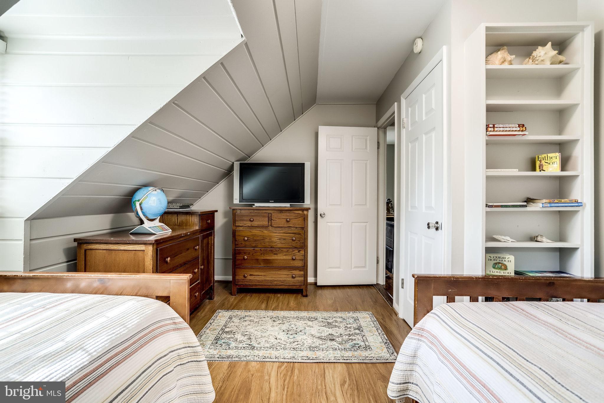 NORTH BARCROFT - Residential