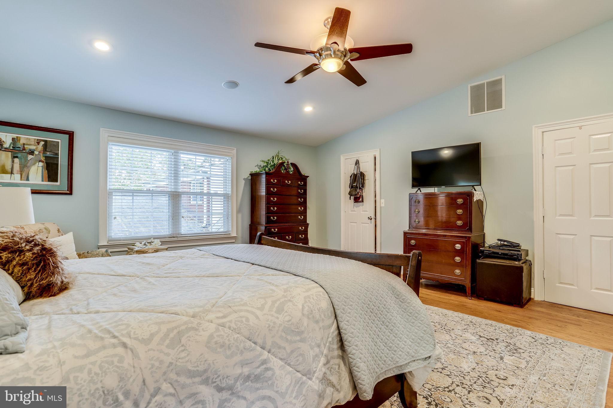 NORTH BARCROFT - Residential