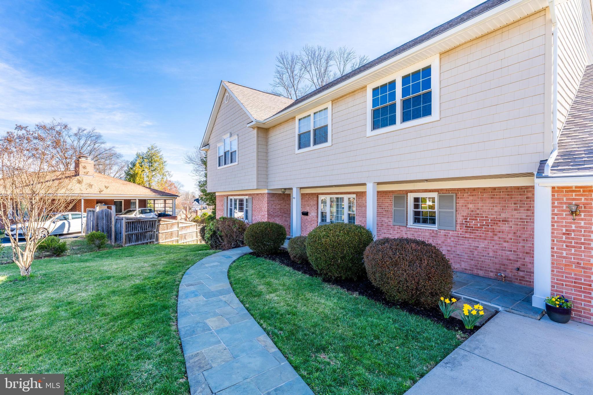 1811 LANSING COURT