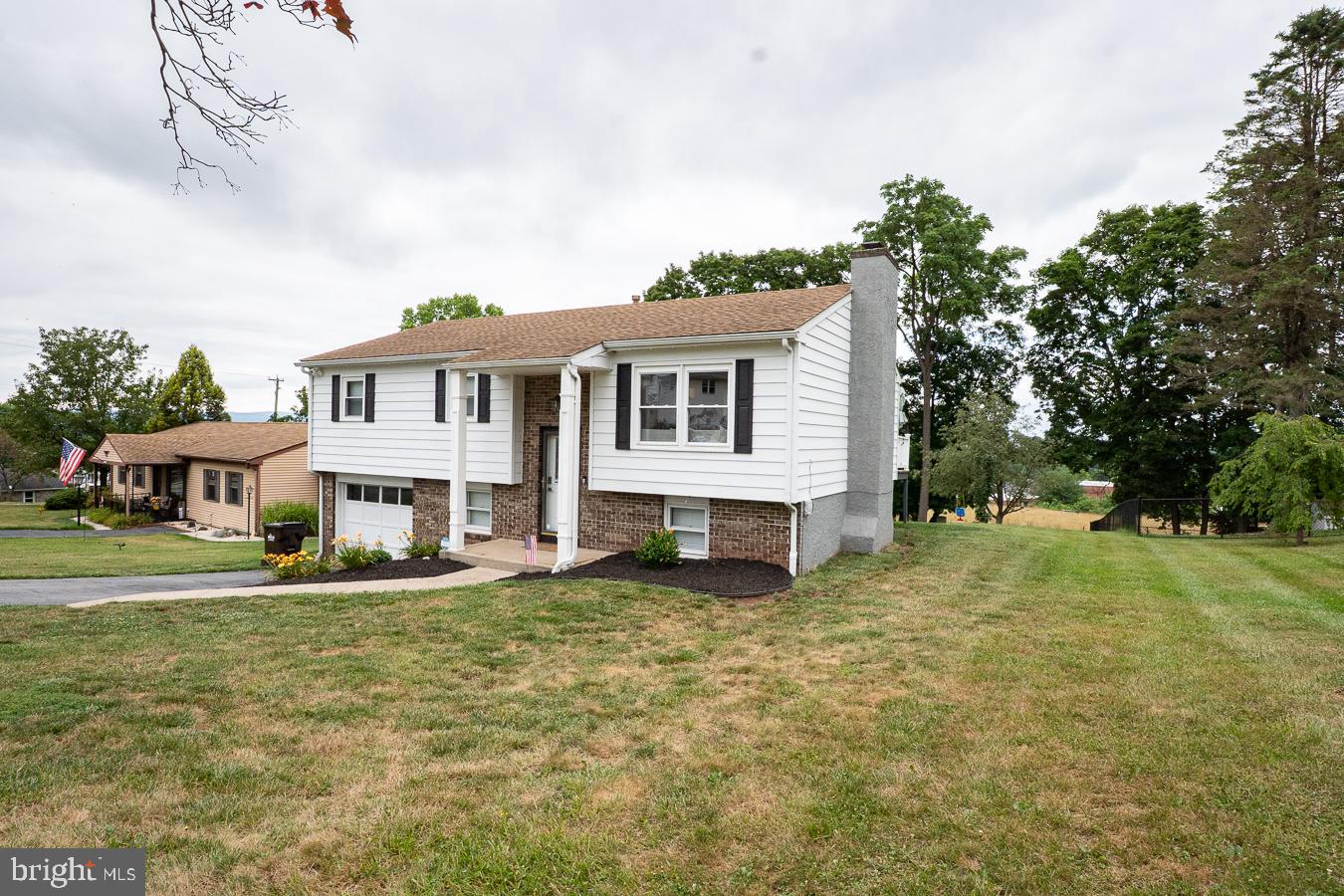 443 SILVER BROOK DRIVE