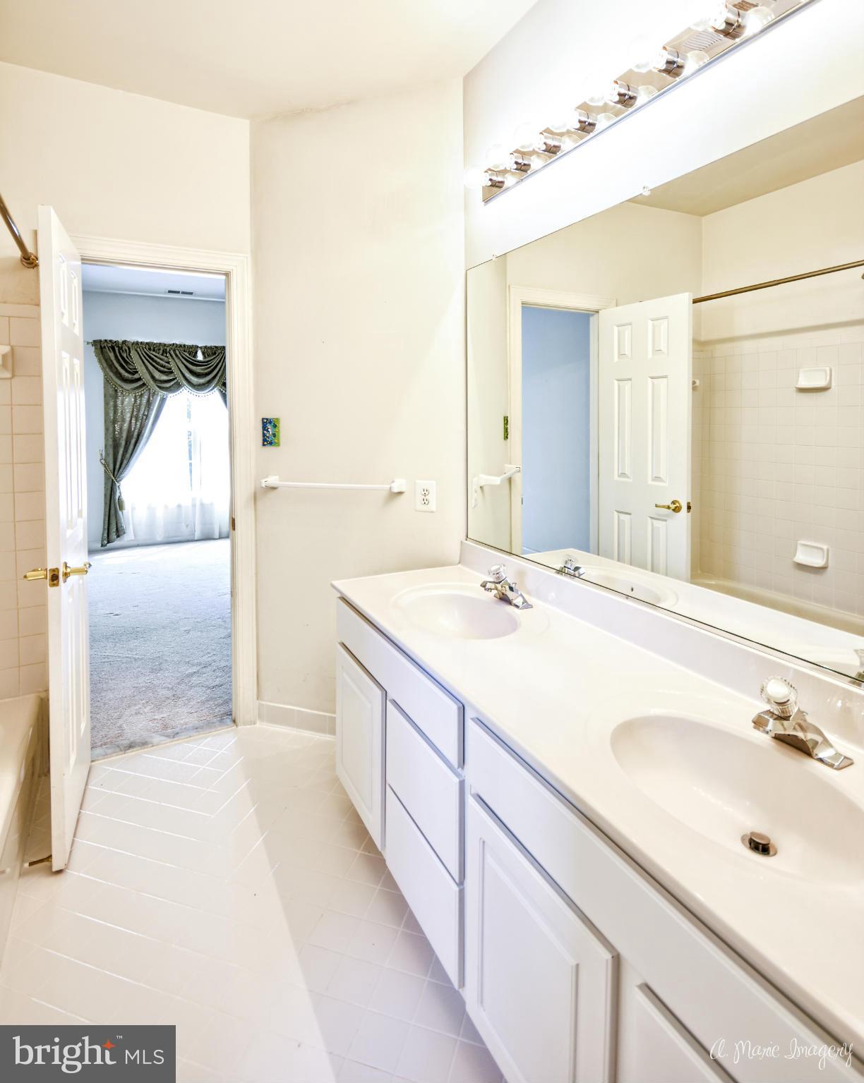 VILLAGES OF URBANA - Residential Lease