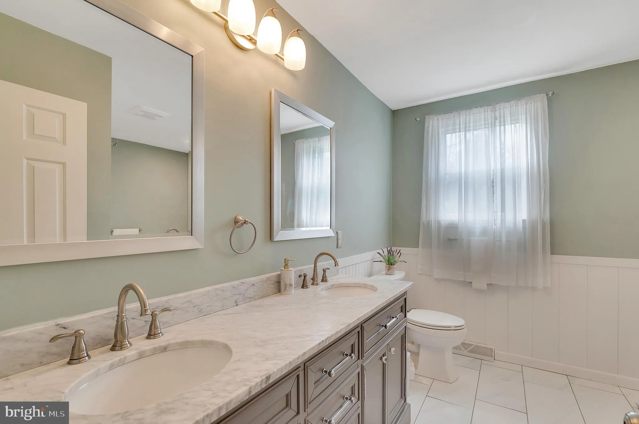 Norristown, Pennsylvania 19403, United States, 4 Bedrooms Bedrooms, ,3 BathroomsBathrooms,Residential,Pending,105270