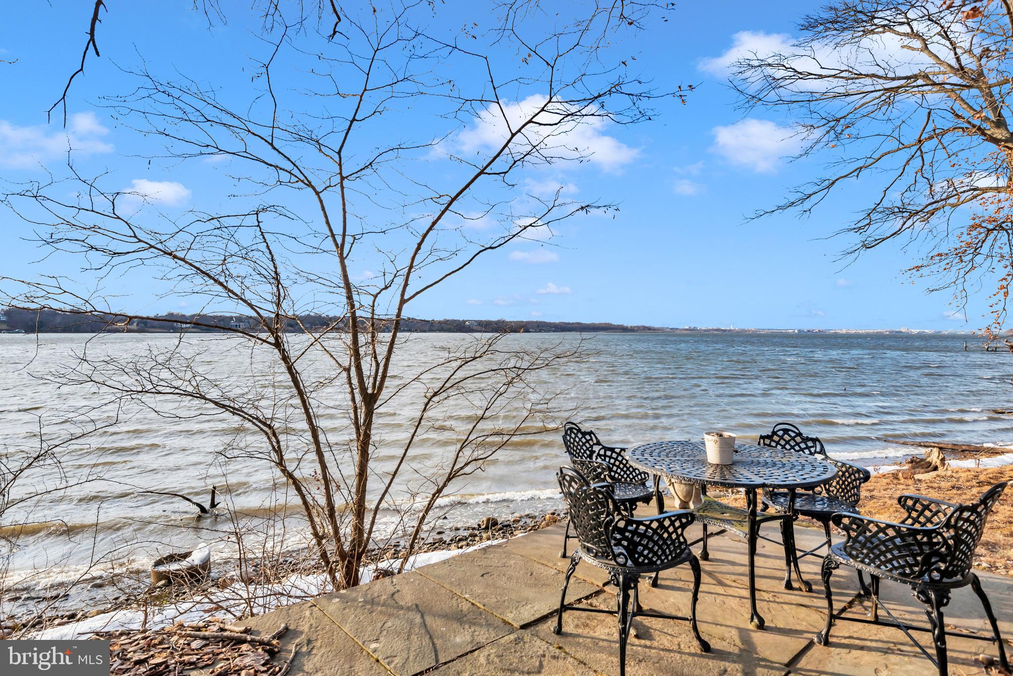 RIVER VIEW - Residential