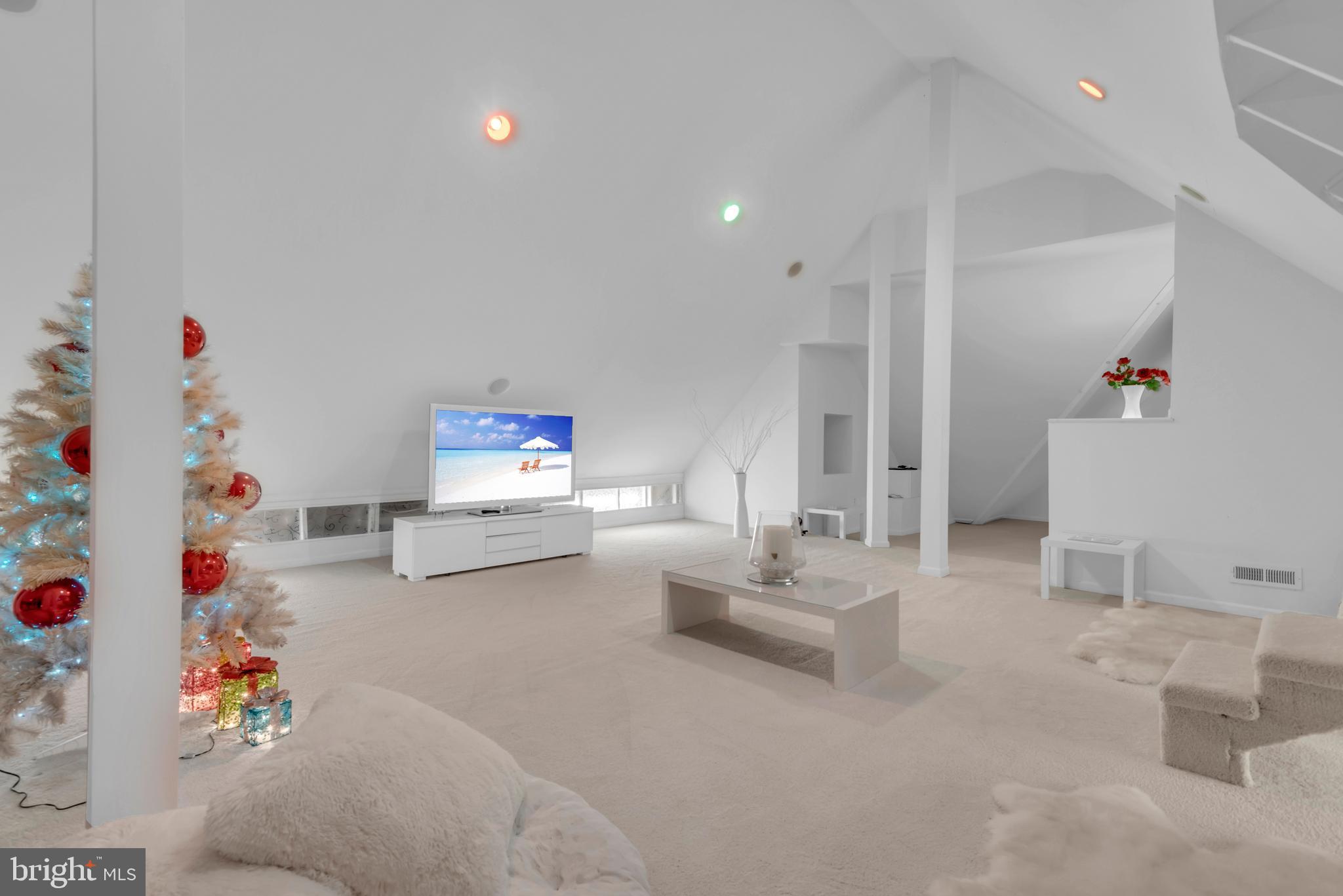 RIVER VIEW - Residential