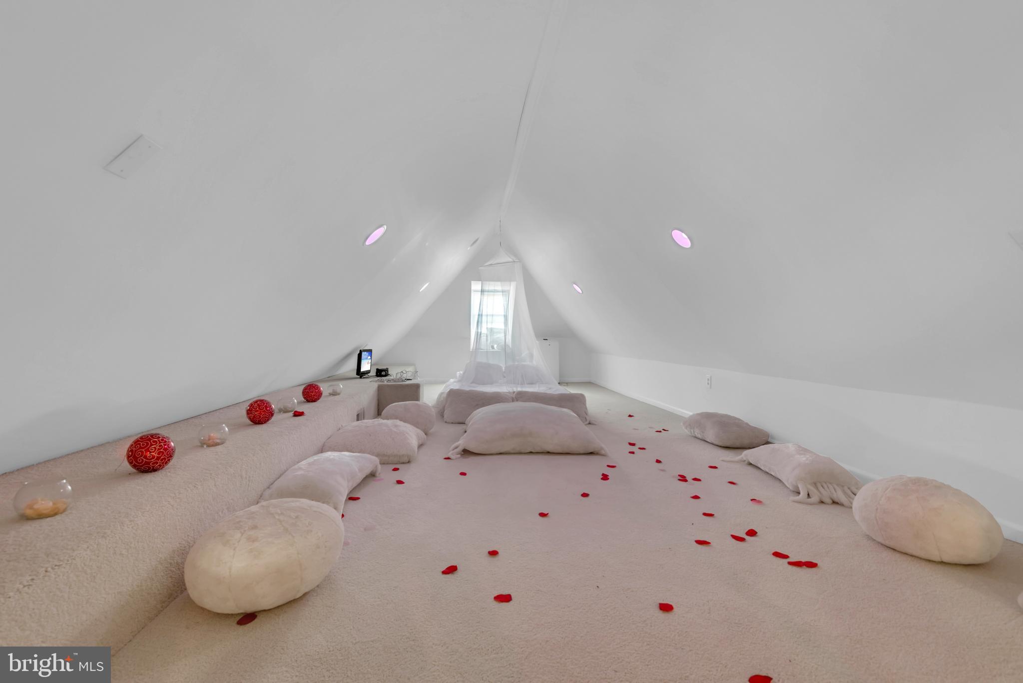 RIVER VIEW - Residential